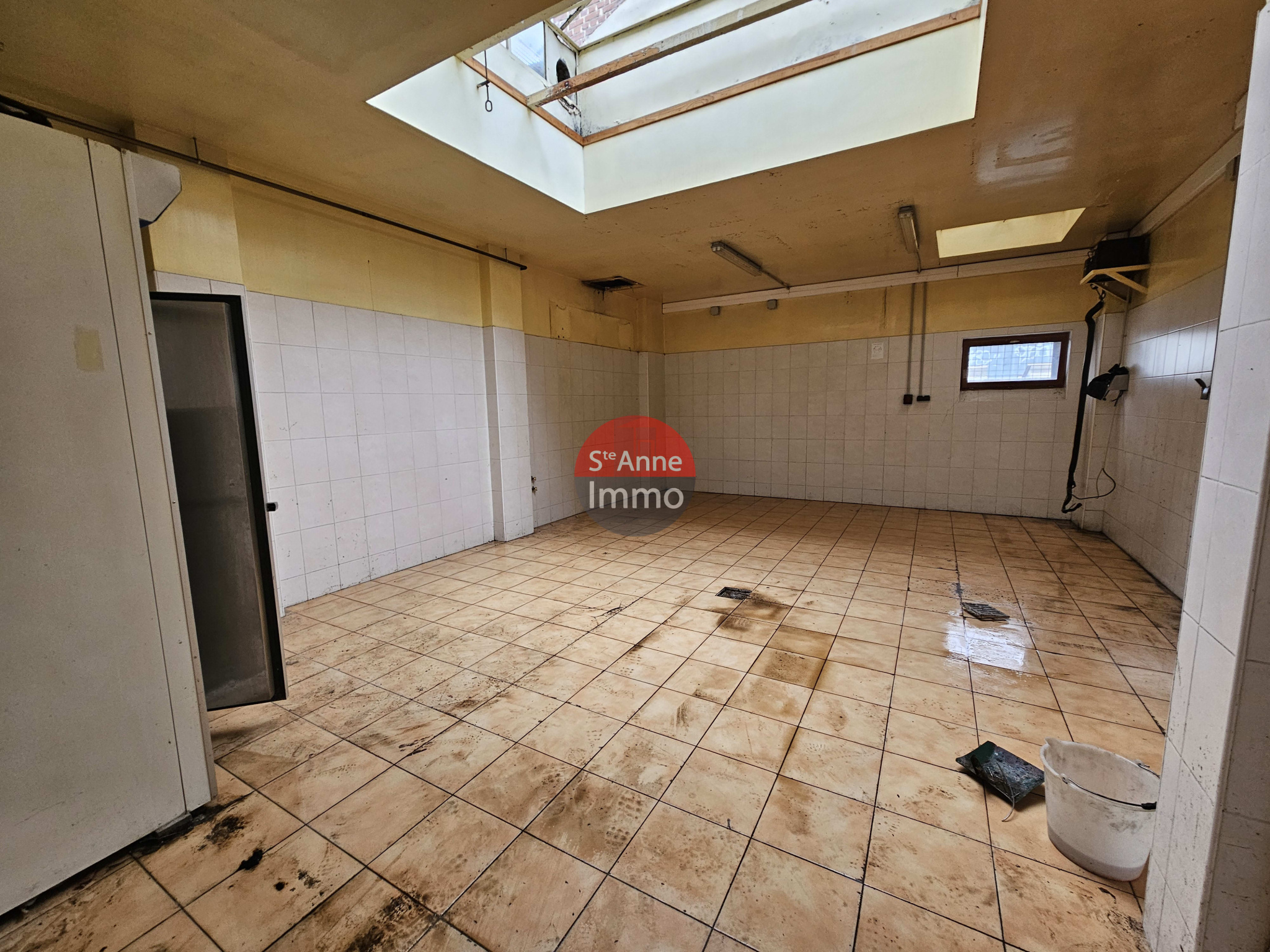 Immo80 – L'immobilier à Amiens et dans la Somme-Amiens St Anne – rue Jules Barni à 5min à pied de la gare – Immeuble de 195 m2 avec local commercial et 2 appa