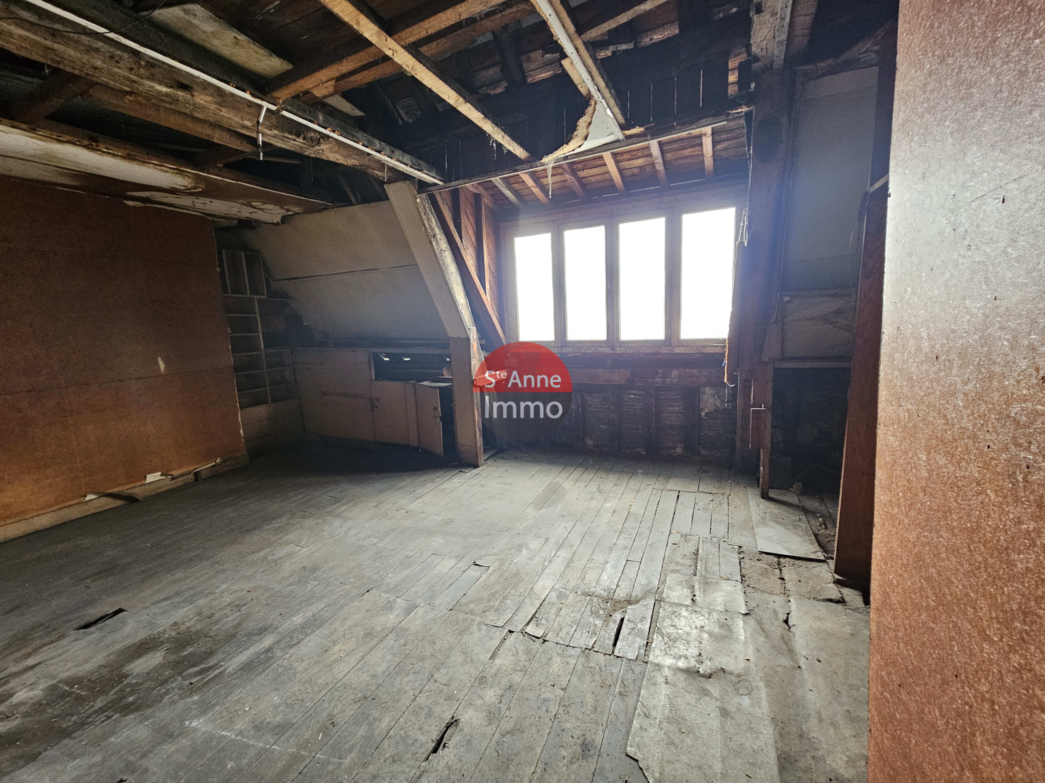 Immo80 – L'immobilier à Amiens et dans la Somme-Amiens St Anne – rue Jules Barni à 5min à pied de la gare – Immeuble de 195 m2 avec local commercial et 2 appa