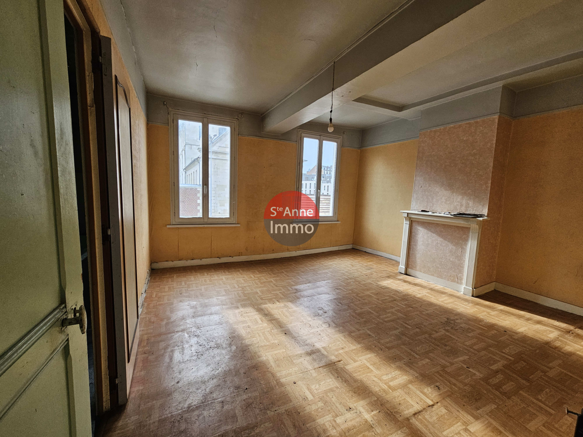 Immo80 – L'immobilier à Amiens et dans la Somme-Amiens St Anne – rue Jules Barni à 5min à pied de la gare – Immeuble de 195 m2 avec local commercial et 2 appa