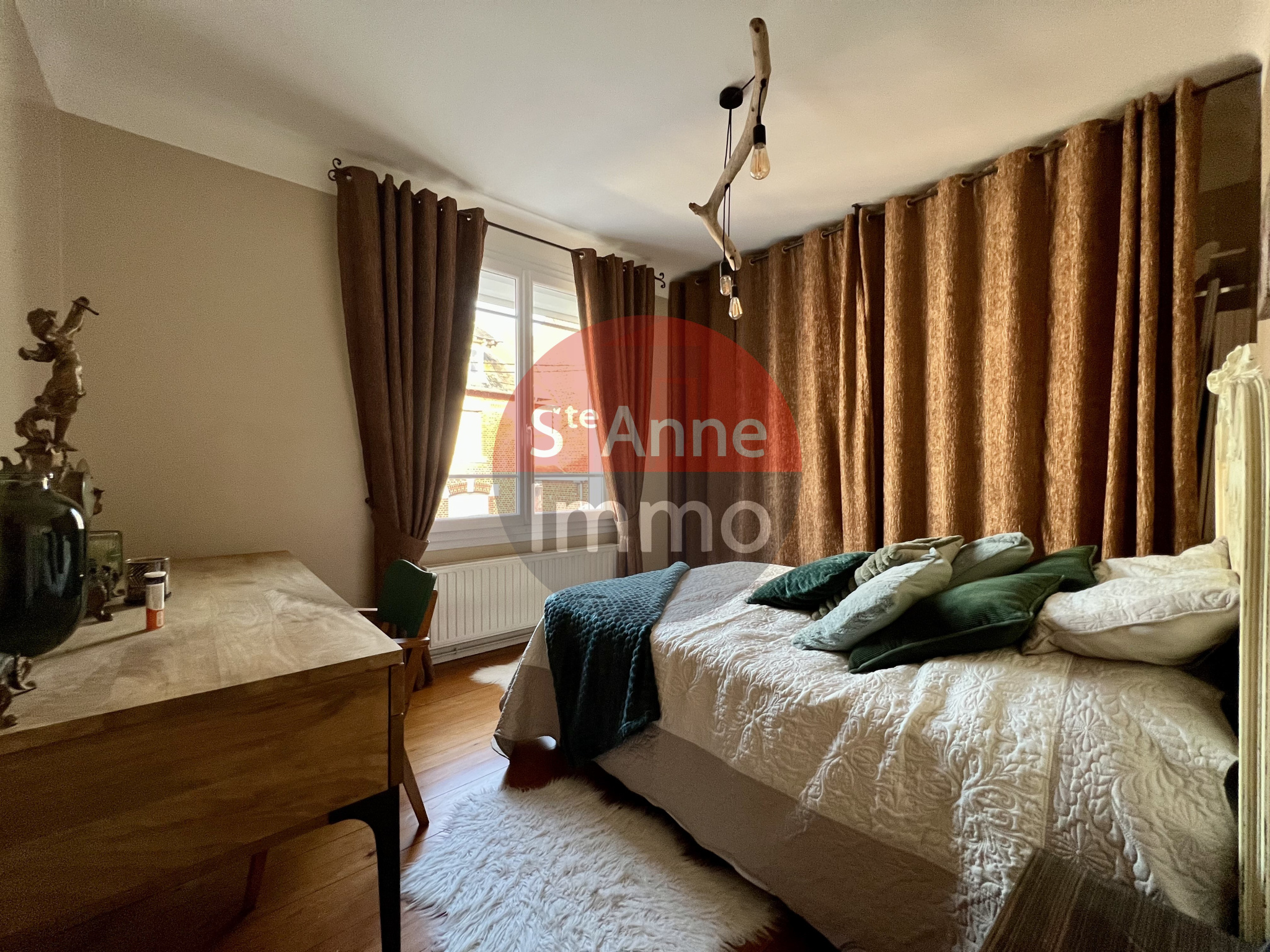 Immo80 – L'immobilier à Amiens et dans la Somme-MOREUIL – MAISON SEMI MITOYENNE – 4 CHAMBRES – JARDIN – TERRASSE – DEPENDANCES – GARAGE