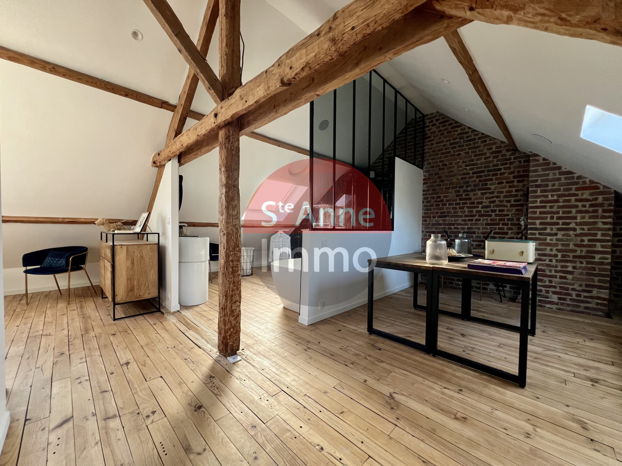 Immo80 – L'immobilier à Amiens et dans la Somme-MOREUIL – MAISON SEMI MITOYENNE – 4 CHAMBRES – JARDIN – TERRASSE – DEPENDANCES – GARAGE