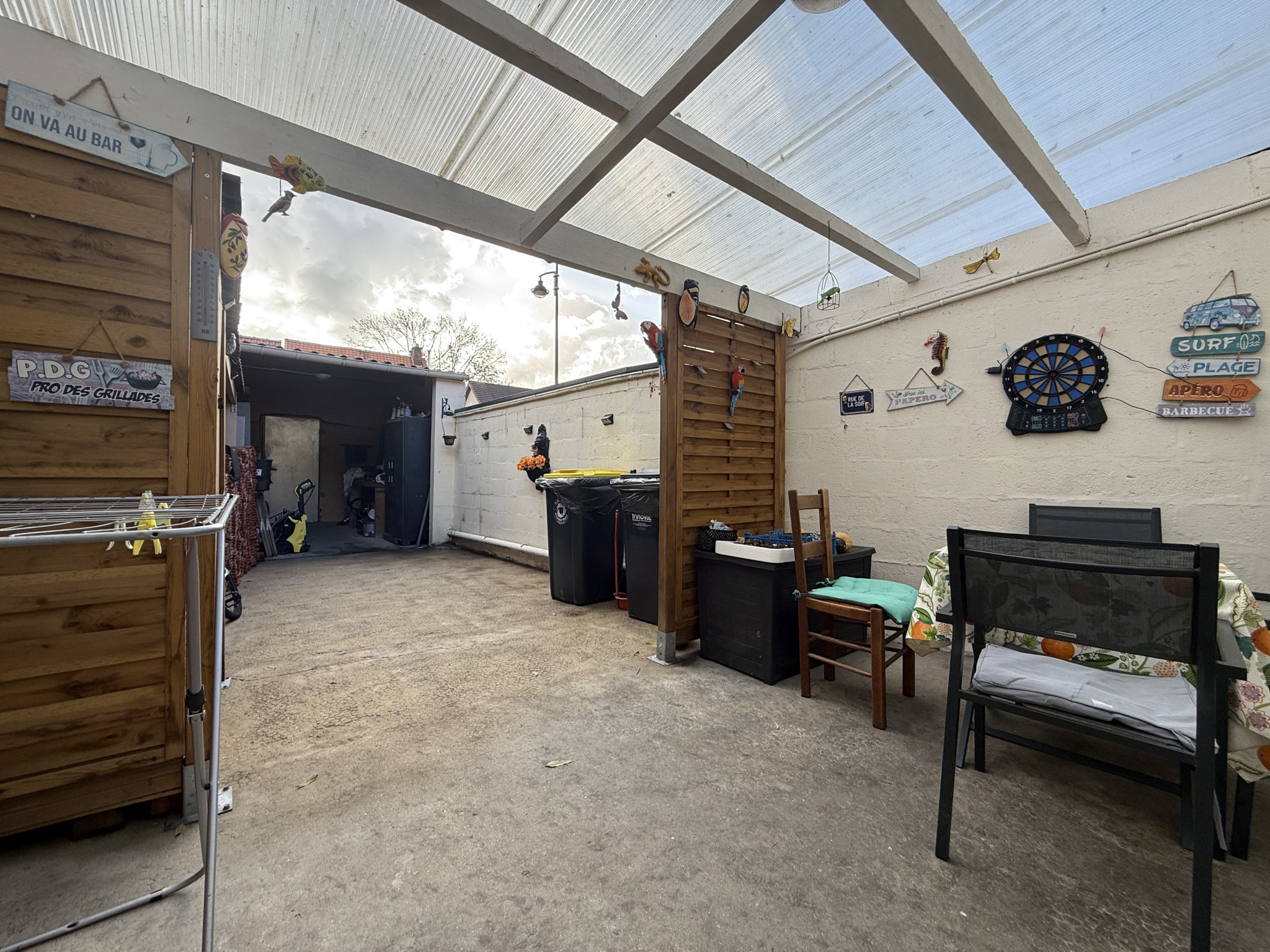 Immo80 – L'immobilier à Amiens et dans la Somme-SAINT SAUVEUR – MAISON MITOYENNE – 3 CHAMBRES – JARDIN – TERRASSE – ATELIER