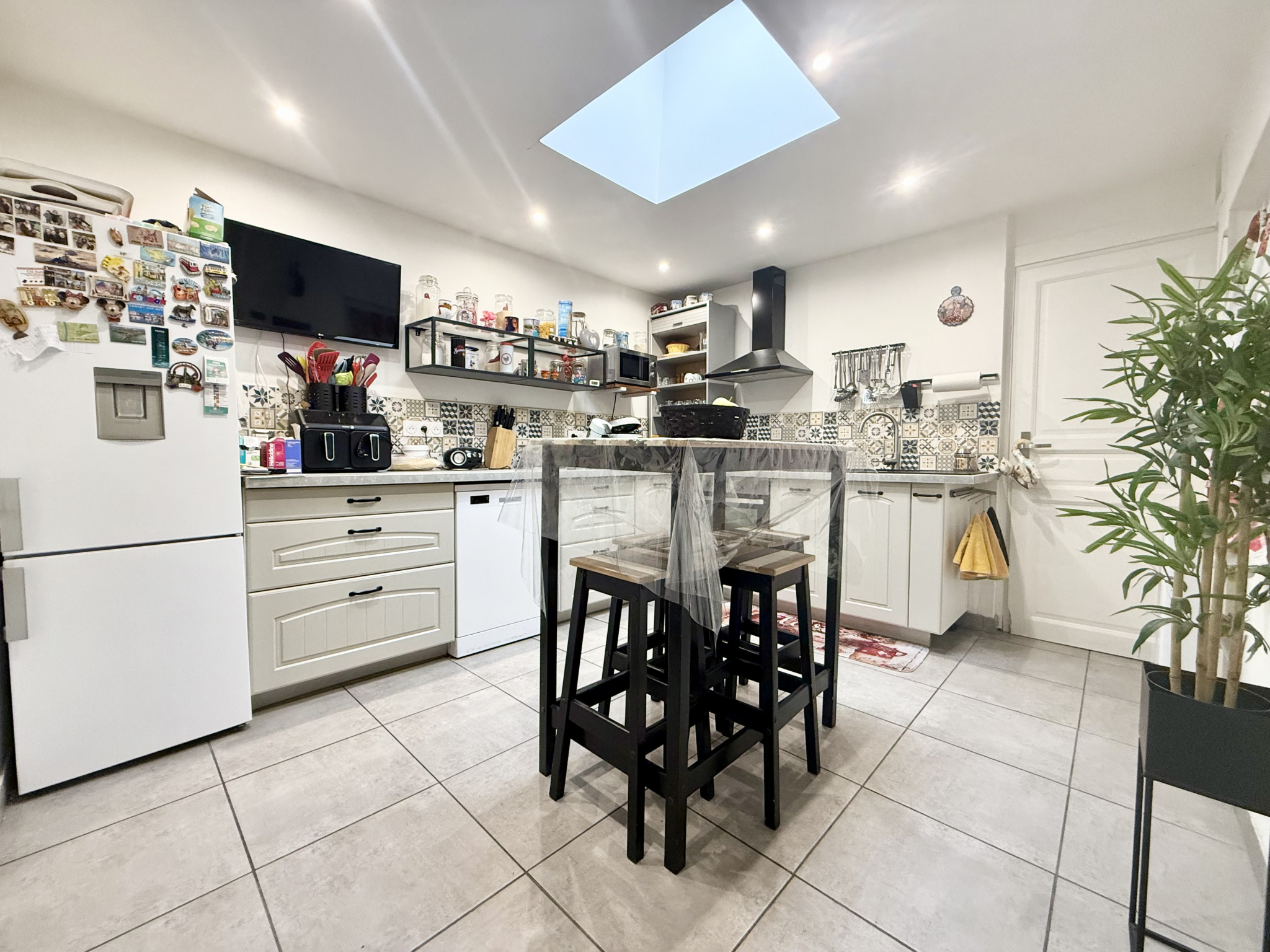 Immo80 – L'immobilier à Amiens et dans la Somme-SAINT SAUVEUR – MAISON MITOYENNE – 3 CHAMBRES – JARDIN – TERRASSE –...