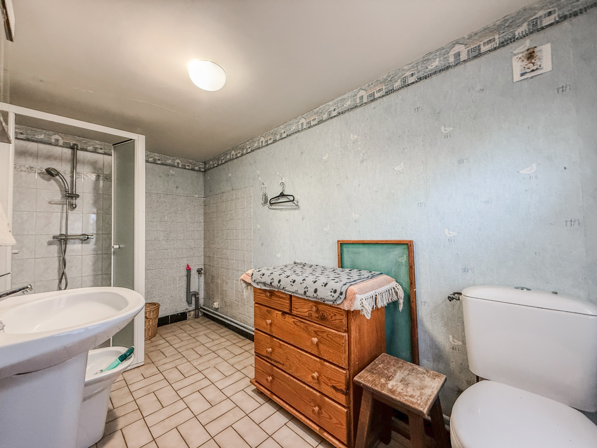 Immo80 – L'immobilier à Amiens et dans la Somme-FRESNOY-LES-ROYE – MAISON INDIVIDUELLE – 1 CHAMBRE – AUTONOMIE DE PLAIN PIED – GRENIER AMENAGEABLE – TRAVAUX –