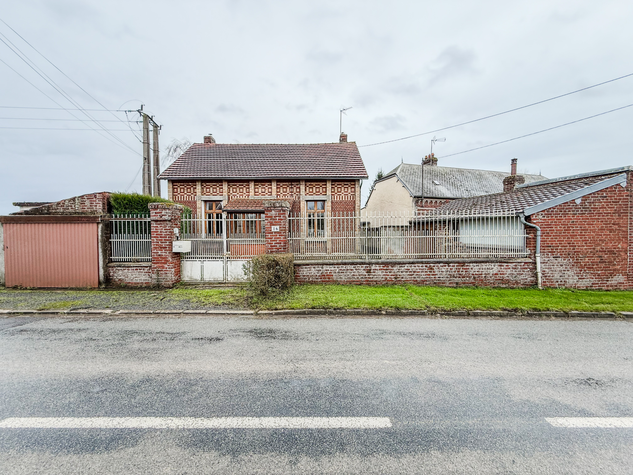 Immo80 – L'immobilier à Amiens et dans la Somme-FRESNOY-LES-ROYE – MAISON INDIVIDUELLE – 1 CHAMBRE – AUTONOMIE DE PLAIN PIED...