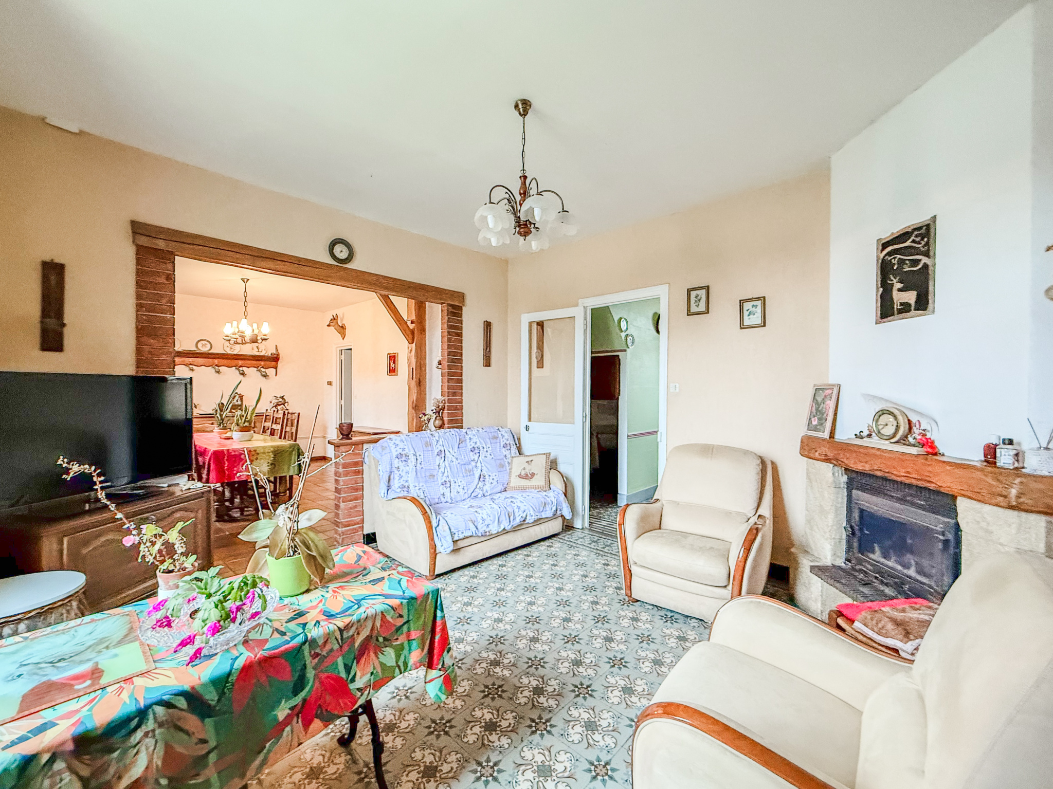 Immo80 – L'immobilier à Amiens et dans la Somme-FRESNOY-LES-ROYE – MAISON INDIVIDUELLE – 1 CHAMBRE – AUTONOMIE DE PLAIN PIED – GRENIER AMENAGEABLE – TRAVAUX –