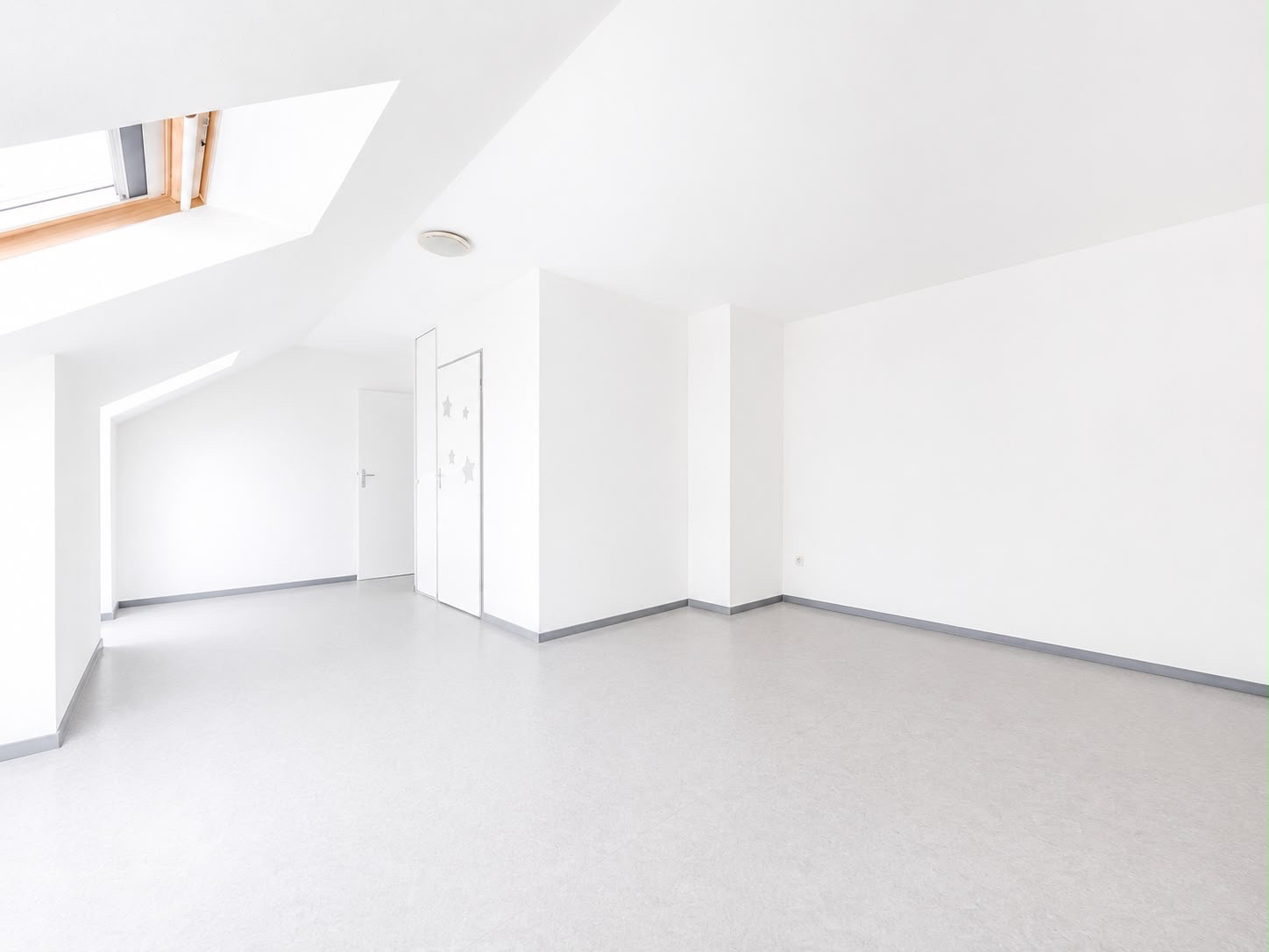Immo80 – L'immobilier à Amiens et dans la Somme-AMIENS – QUARTIER SAINT MAURICE – APPARTEMENT T1 BIS – DERNIER ÉTAGE – PLACE DE PARKING