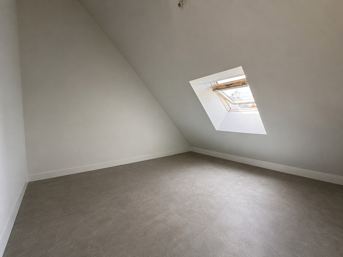 Immo80 – L'immobilier à Amiens et dans la Somme-AMIENS – QUARTIER SAINT ACHEUL / SAINTE ANNE – AMIENOISE – COUR – DEPENDANCES