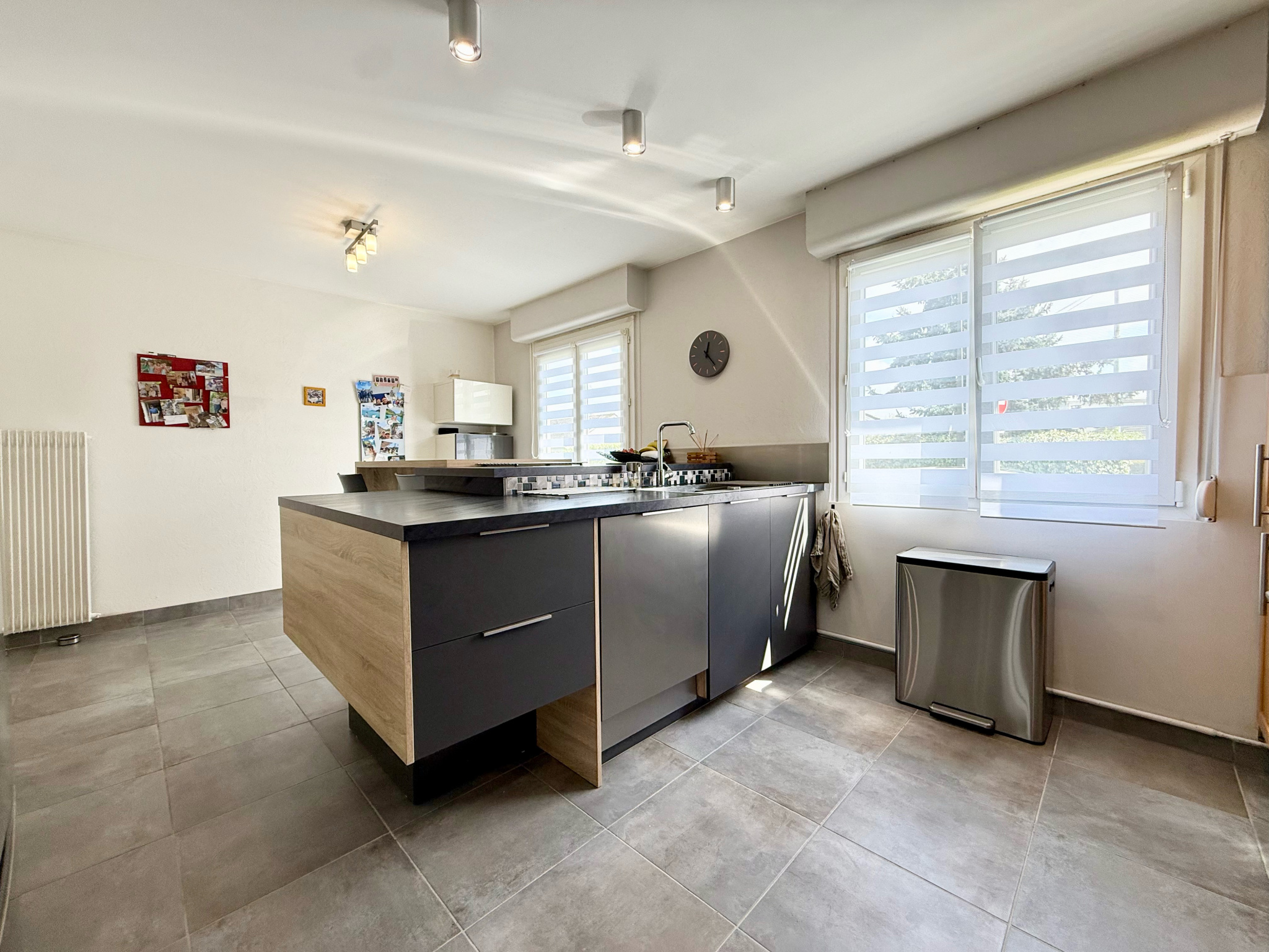 Immo80 – L'immobilier à Amiens et dans la Somme-AMIENS – QUARTIER SUD EST – PAVILLON INDIVIDUEL DE PLAIN PIED – TERRASSE  – JARDIN – DOUBLE GARAGES