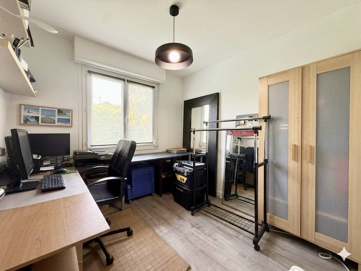 Immo80 – L'immobilier à Amiens et dans la Somme-AMIENS – QUARTIER SUD EST – PAVILLON INDIVIDUEL DE PLAIN PIED – TERRASSE  – JARDIN – DOUBLE GARAGES