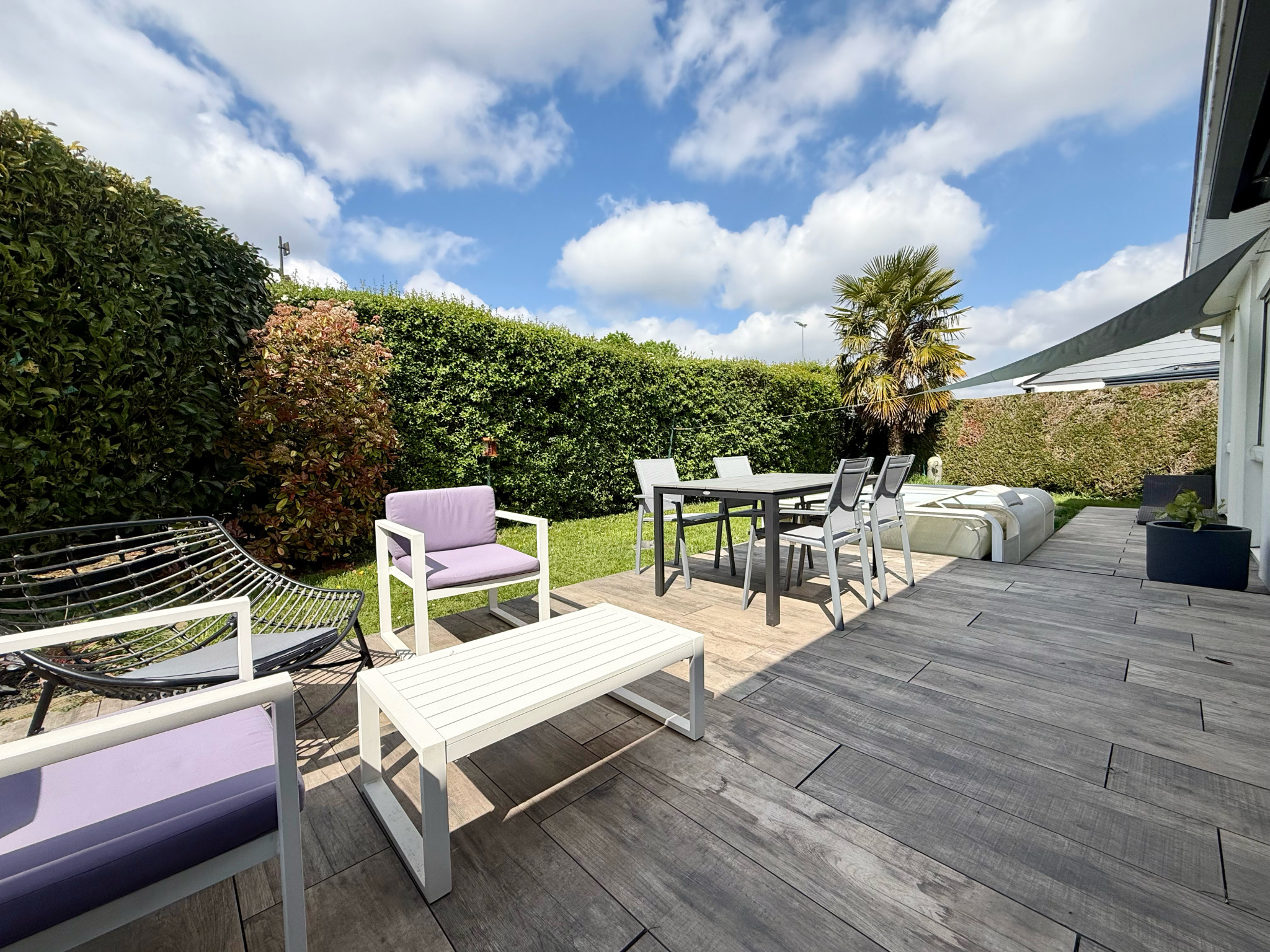 Immo80 – L'immobilier à Amiens et dans la Somme-AMIENS – QUARTIER SUD EST – PAVILLON INDIVIDUEL DE PLAIN PIED – TERRASSE  – JARDIN – DOUBLE GARAGES