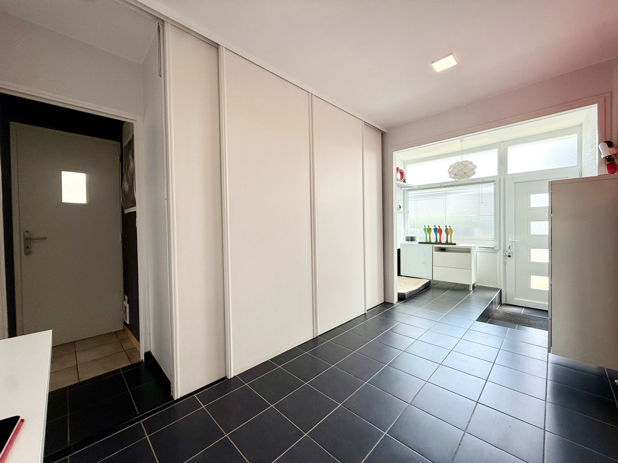 Immo80 – L'immobilier à Amiens et dans la Somme-AMIENS – QUARTIER SUD EST – PAVILLON INDIVIDUEL DE PLAIN PIED – TERRASSE  – JARDIN – DOUBLE GARAGES