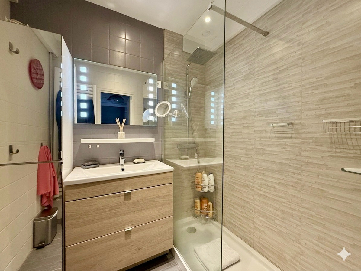 Immo80 – L'immobilier à Amiens et dans la Somme-AMIENS – QUARTIER SUD EST – PAVILLON INDIVIDUEL DE PLAIN PIED – TERRASSE  – JARDIN – DOUBLE GARAGES