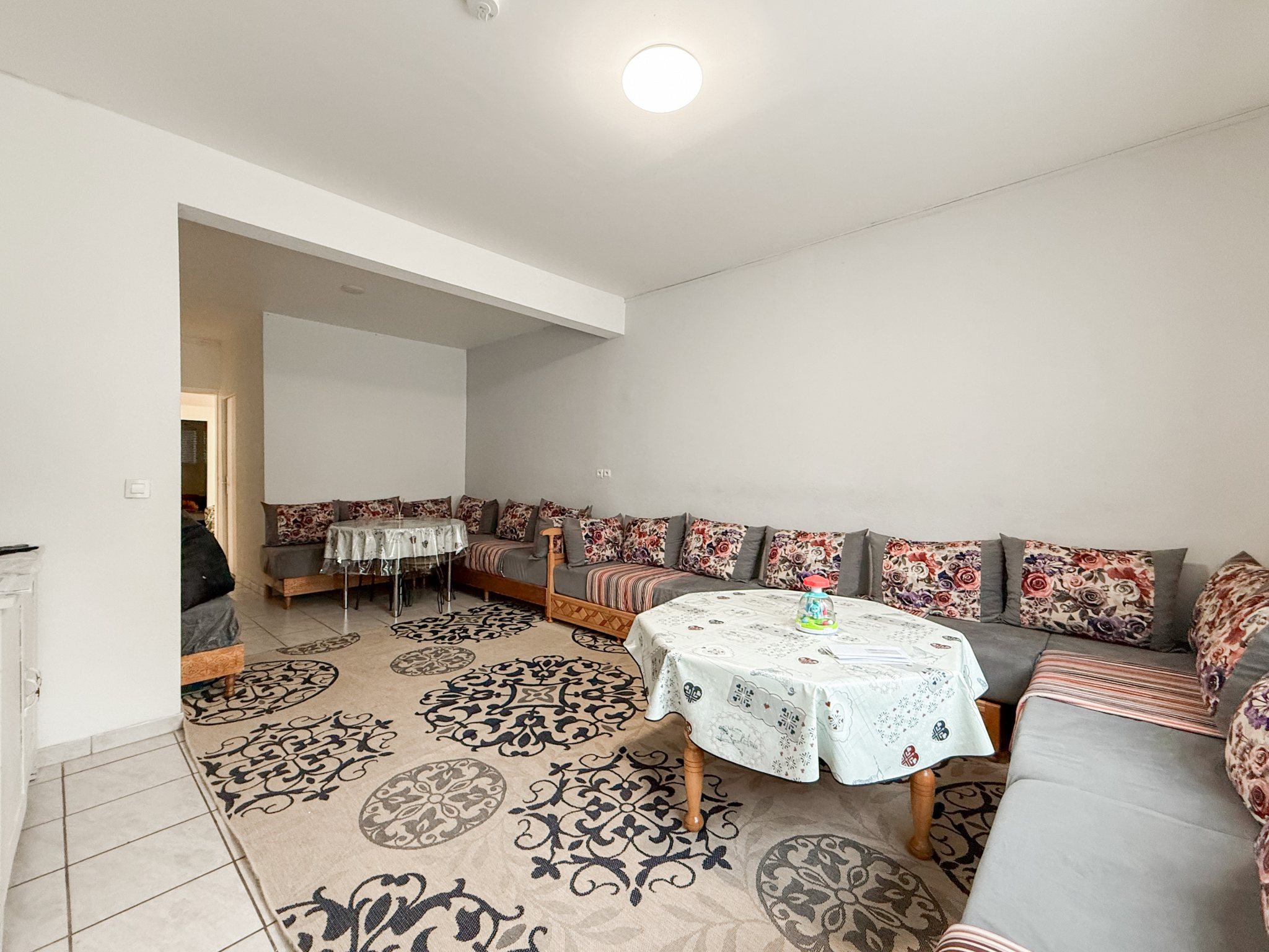 Immo80 – L'immobilier à Amiens et dans la Somme-ROYE – MAISON MITOYENNE – IMMEUBLE DE RAPPORT – 5 CHAMBRES – COUR – DEPENDANCE