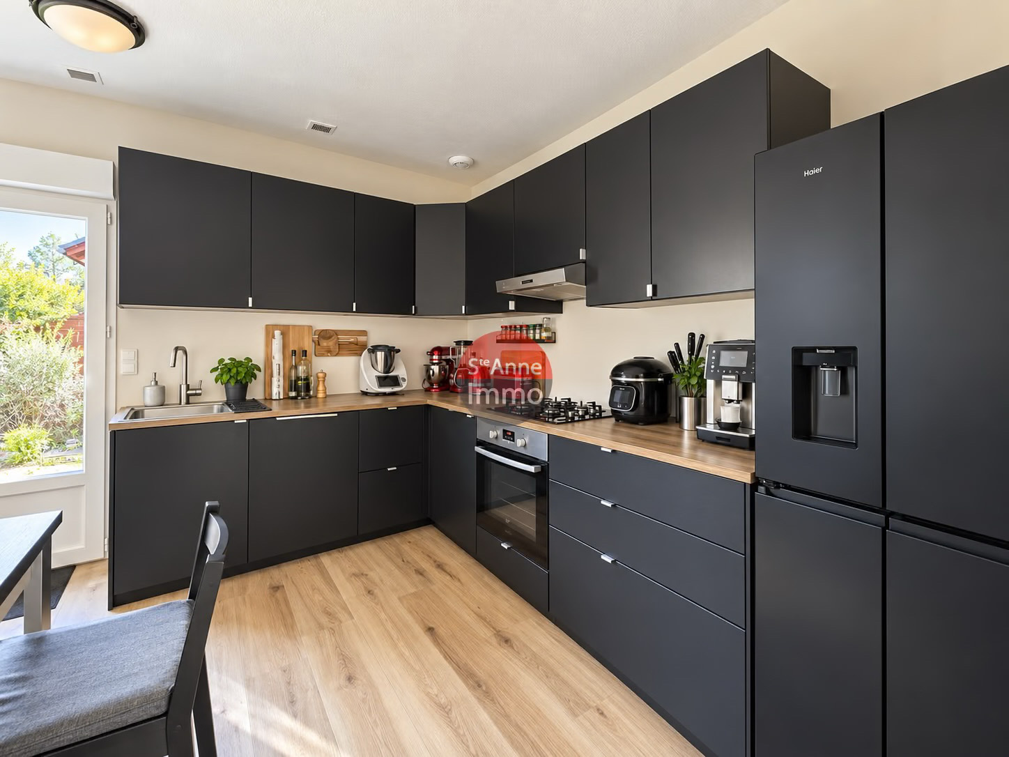 Immo80 – L'immobilier à Amiens et dans la Somme-ROSIERES-EN-SANTERRE – MAISON MITOYENNE – 2 CHAMBRES – CAVE – TERRASSE – JARDIN – DEPENDANCES