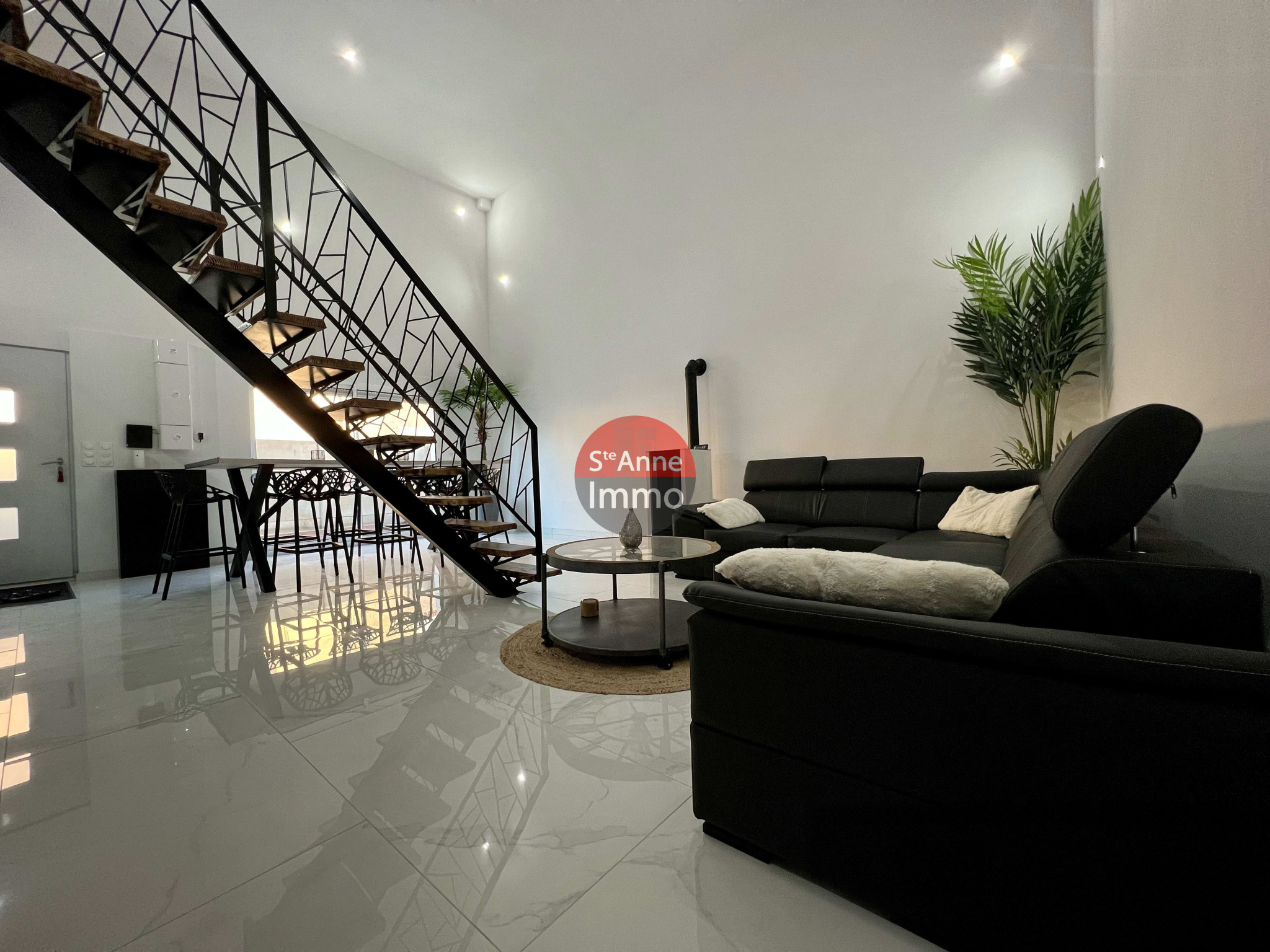 Immo80 – L'immobilier à Amiens et dans la Somme-MONTDIDIER – PAVILLON INDIVIDUEL MEUBLE CONSTRUIT EN 2021 – 3 CHAMBRES – DRESSING – TERRASSE – ATYPIQUE