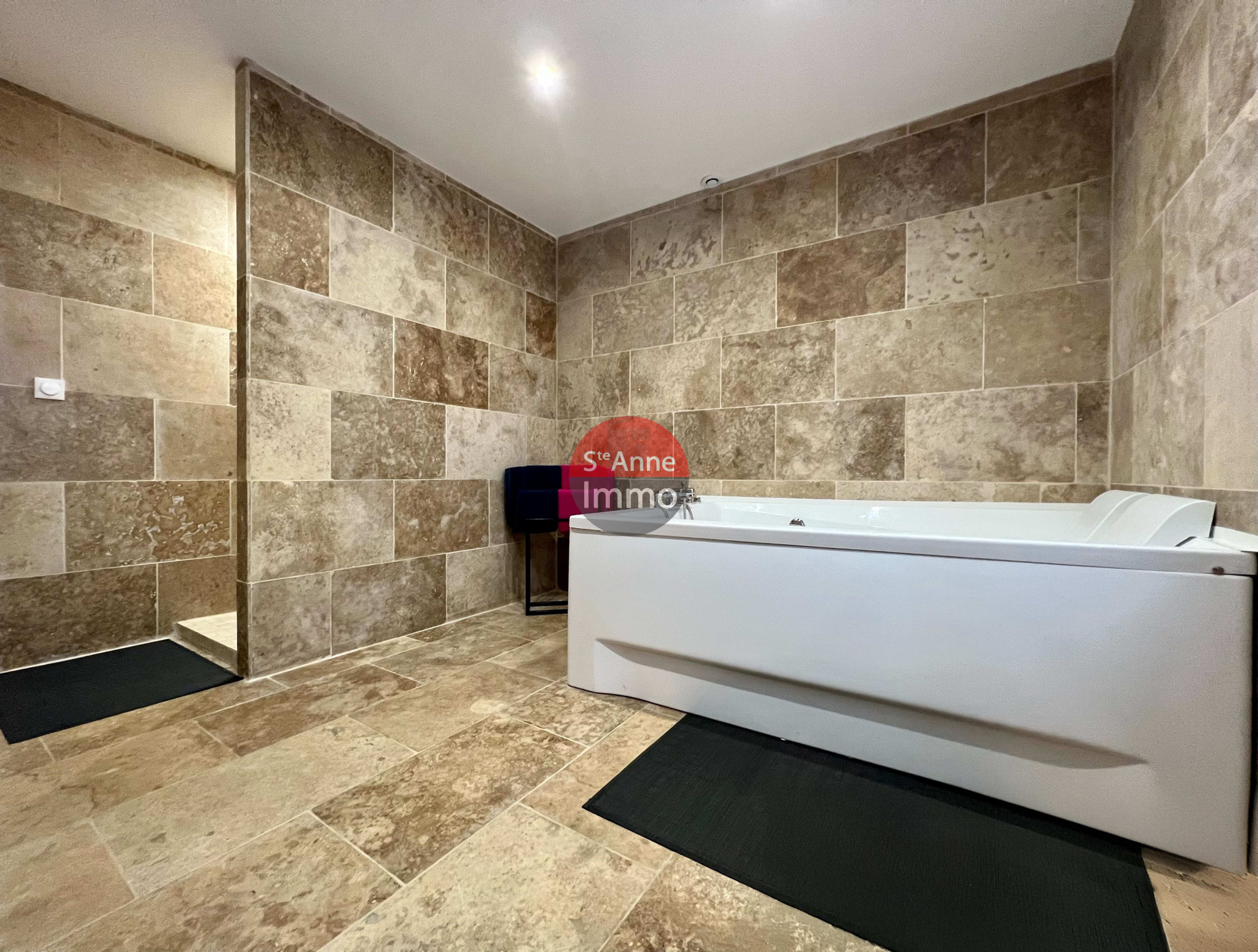 Immo80 – L'immobilier à Amiens et dans la Somme-MONTDIDIER – PAVILLON INDIVIDUEL MEUBLE CONSTRUIT EN 2021 – 3 CHAMBRES – DRESSING – TERRASSE – ATYPIQUE