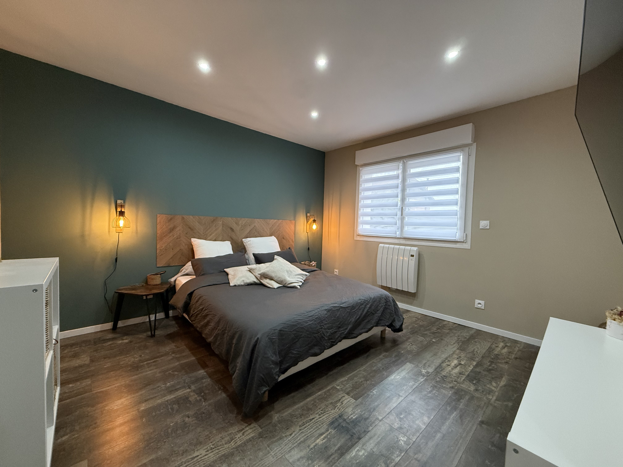 Immo80 – L'immobilier à Amiens et dans la Somme-MONTDIDIER – PAVILLON INDIVIDUEL MEUBLE CONSTRUIT EN 2021 – 3 CHAMBRES – DRESSING – TERRASSE – ATYPIQUE