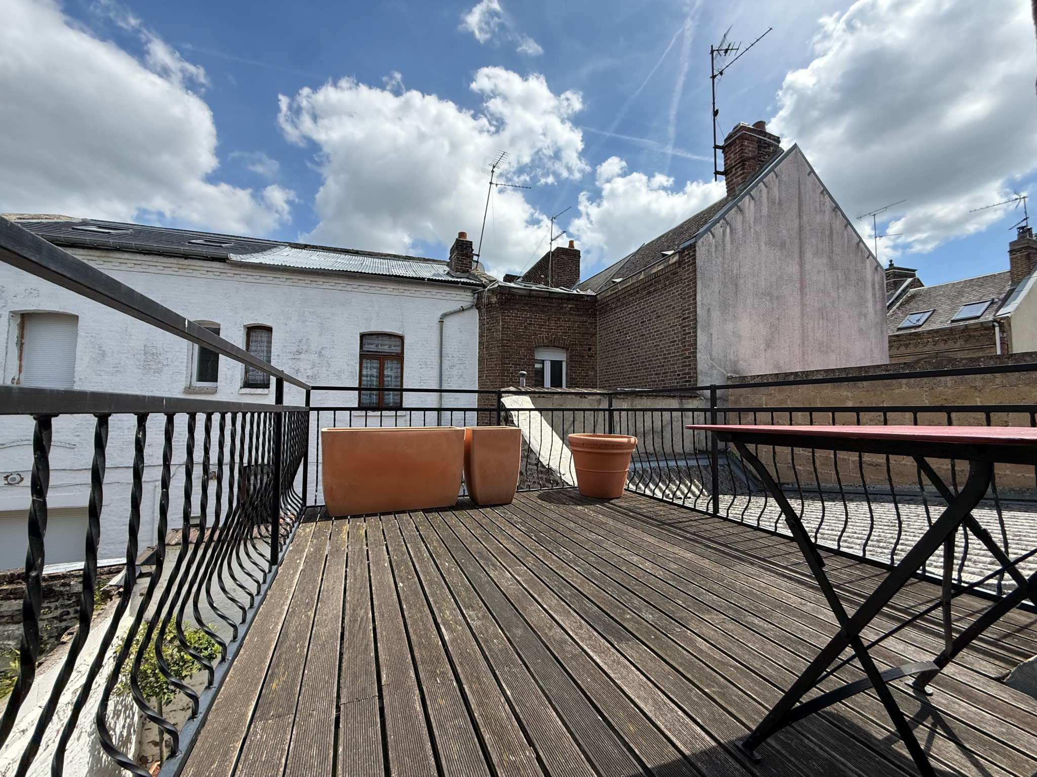 Immo80 – L'immobilier à Amiens et dans la Somme-AMIENS – QUARTIER SAINT ACHEUL – AMIENOISE – 3 CHAMBRES – COUR – TERRASSE – CAVE