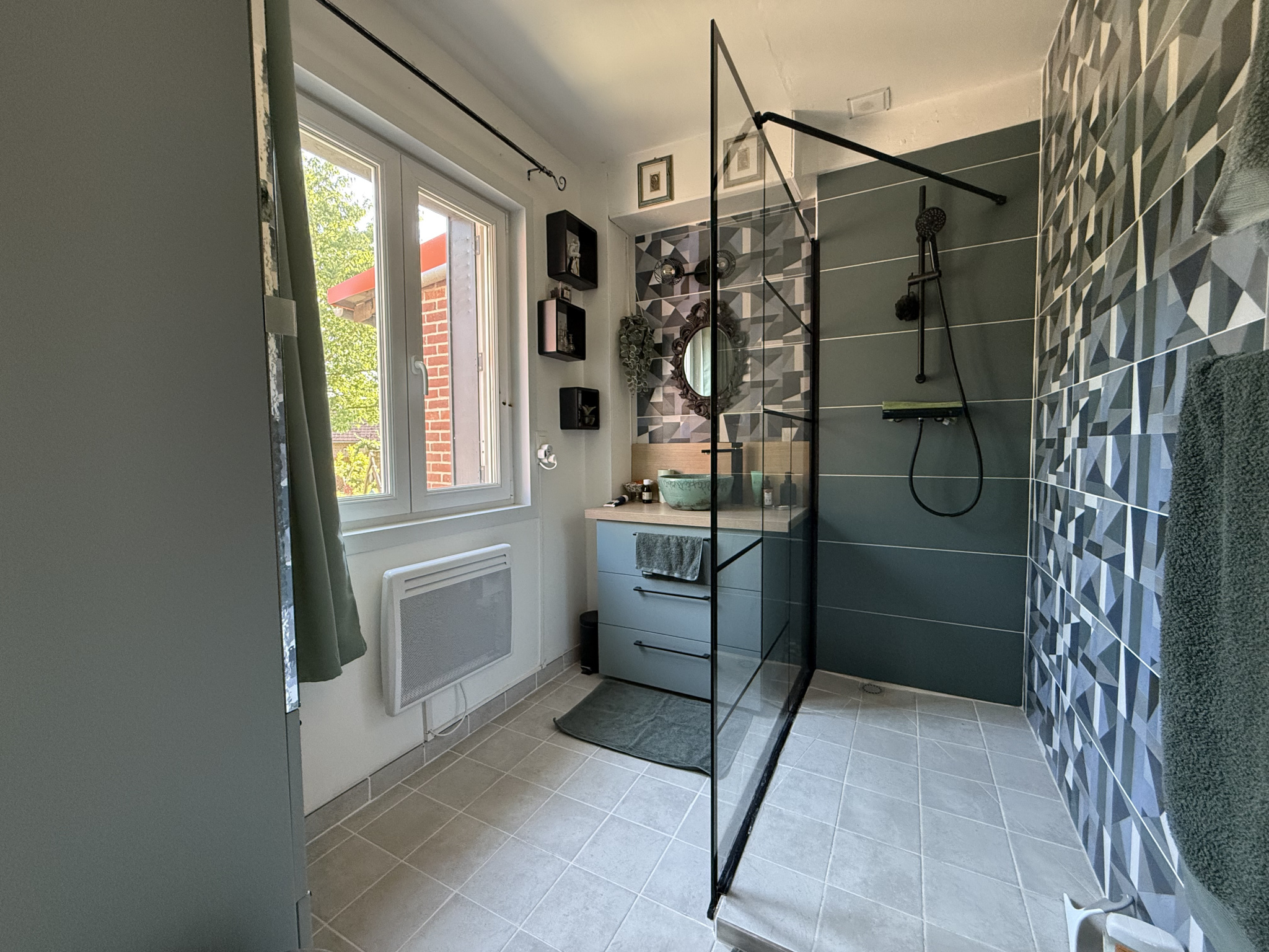 Immo80 – L'immobilier à Amiens et dans la Somme-CAIX – MAISON AVEC AUTONOMIE DE PLAIN PIED – 3 CHAMBRES – JARDIN – PLACE DE STATIONNEMENT