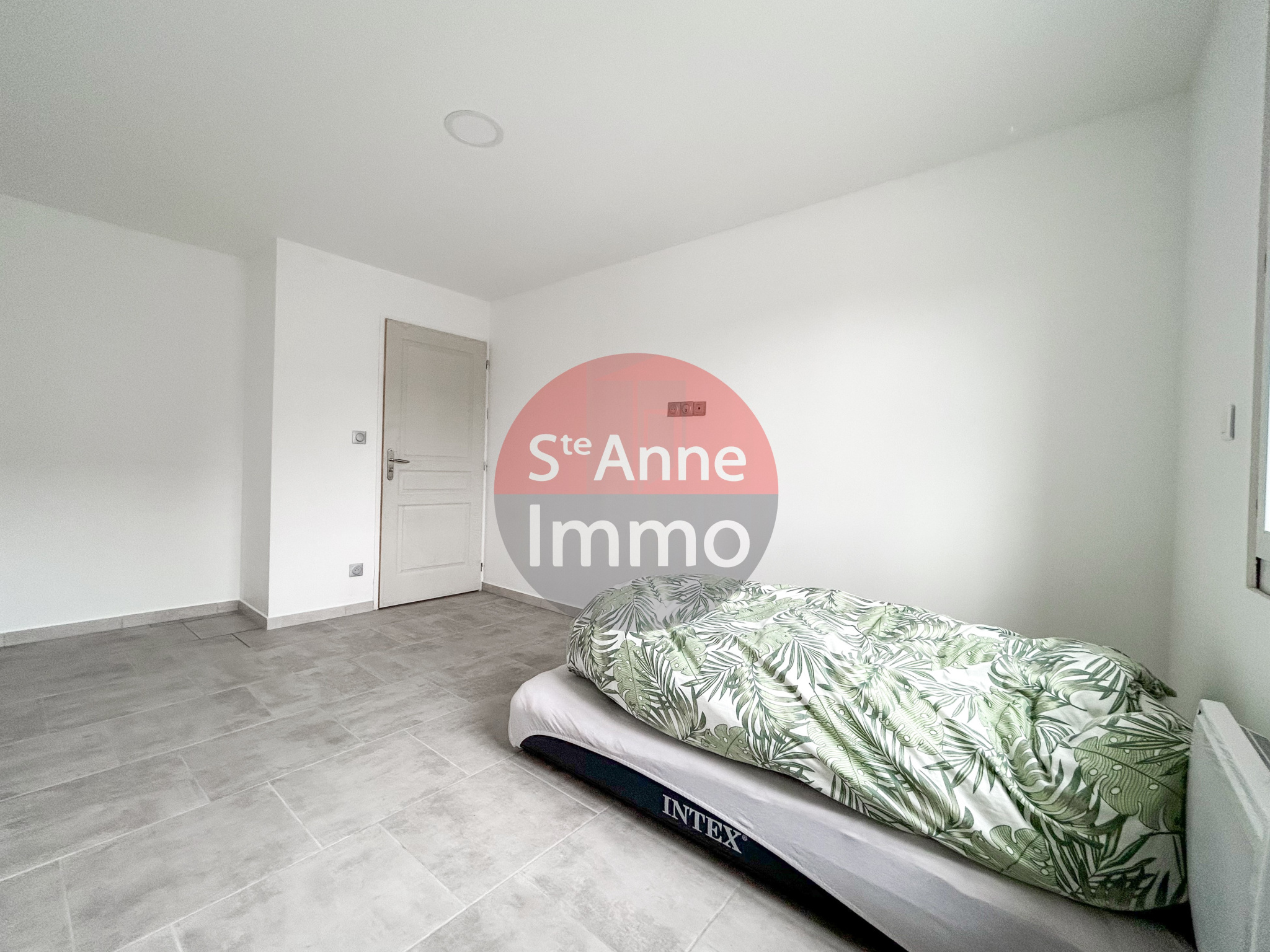 Immo80 – L'immobilier à Amiens et dans la Somme-SAINT-QUENTIN – PAVILLON INDIVIDUEL DE PLAIN PIED – 3 CHAMBRES – GARAGE – COUR – JARDIN