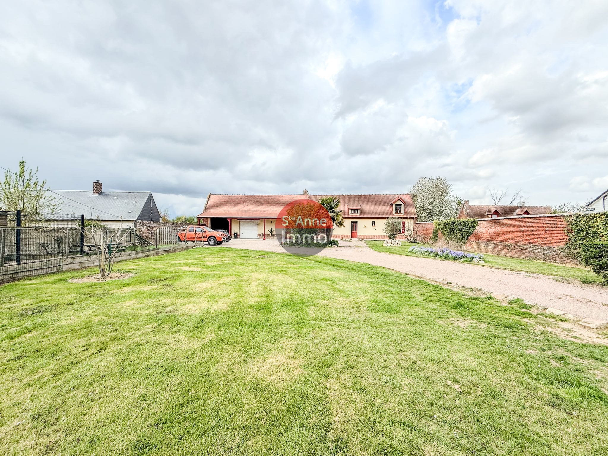 Immo80 – L'immobilier à Amiens et dans la Somme-CAIX – LONGERE – 158m2 – AUTONOMIE DE PLAIN PIED – 4 CHAMBRES – GARAGES – COUR – JARDIN – PISCINE