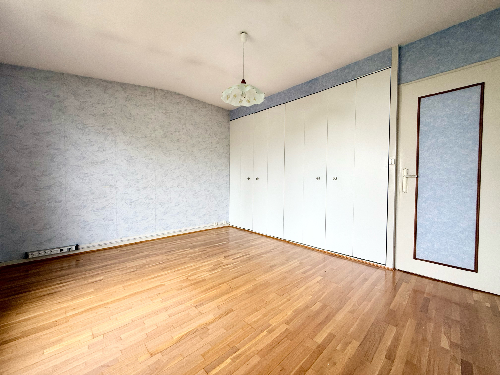 Immo80 – L'immobilier à Amiens et dans la Somme-AMIENS SUD – MAISON SEMI MITOYENNE – 3 CHAMBRES – GARAGE – JARDIN – DEPENDANCES
