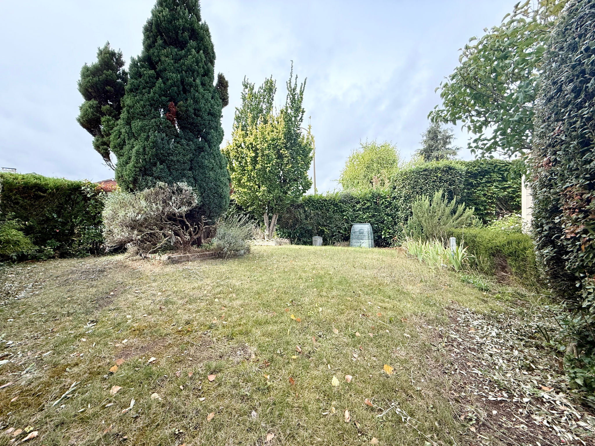 Immo80 – L'immobilier à Amiens et dans la Somme-AMIENS SUD – MAISON SEMI MITOYENNE – 3 CHAMBRES – GARAGE – JARDIN – DEPENDANCES