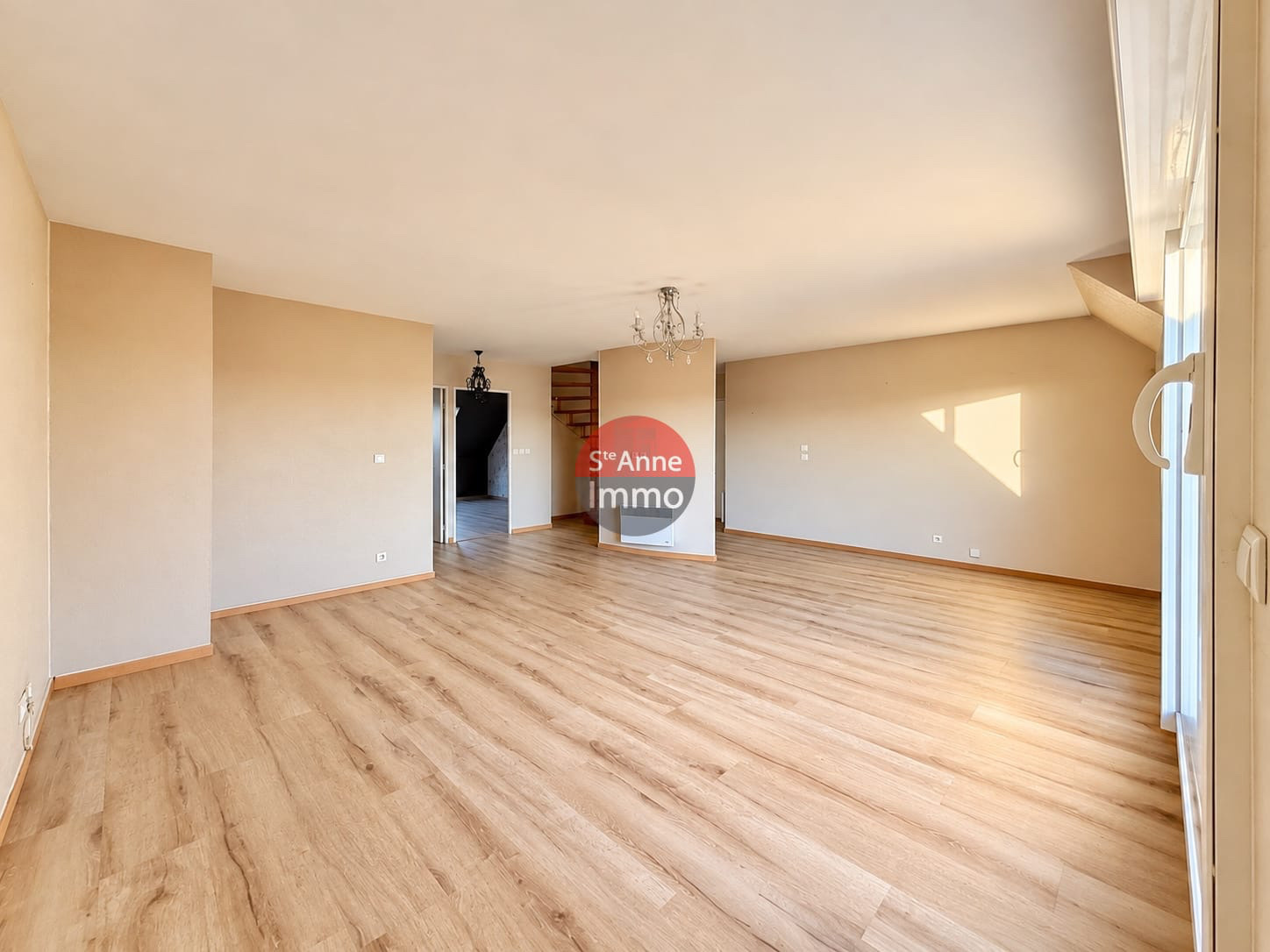 Immo80 – L'immobilier à Amiens et dans la Somme-AMIENS – QUARTIER HENRIVILLE – T4 – 3 CHAMBRES – BUREAU – TERRASSE/BALCON – 2 PLACES DE PARKINGS