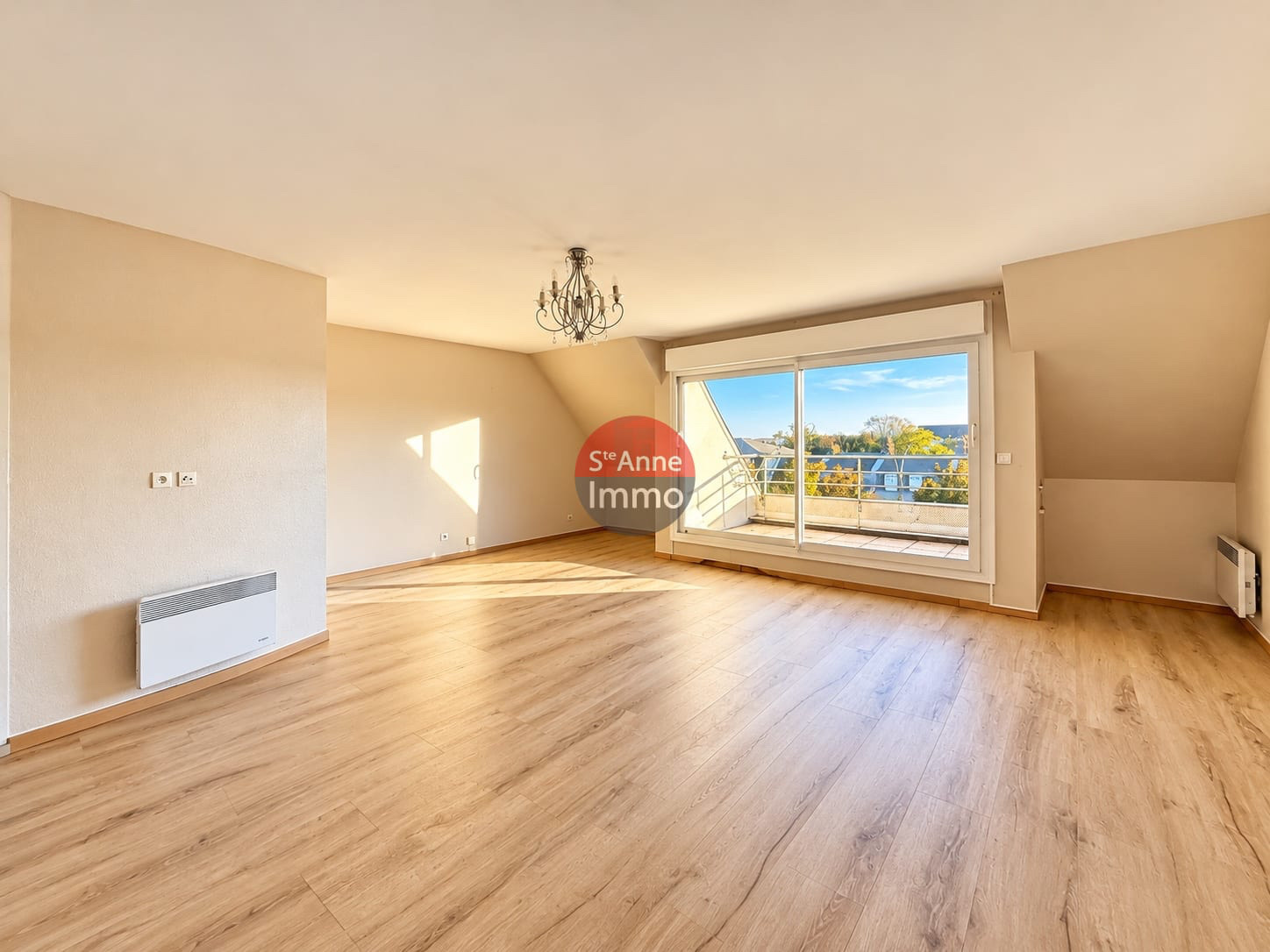 Immo80 – L'immobilier à Amiens et dans la Somme-AMIENS – QUARTIER HENRIVILLE – T4 – 3 CHAMBRES – BUREAU – TERRASSE/BALCON – 2 PLACES DE PARKINGS