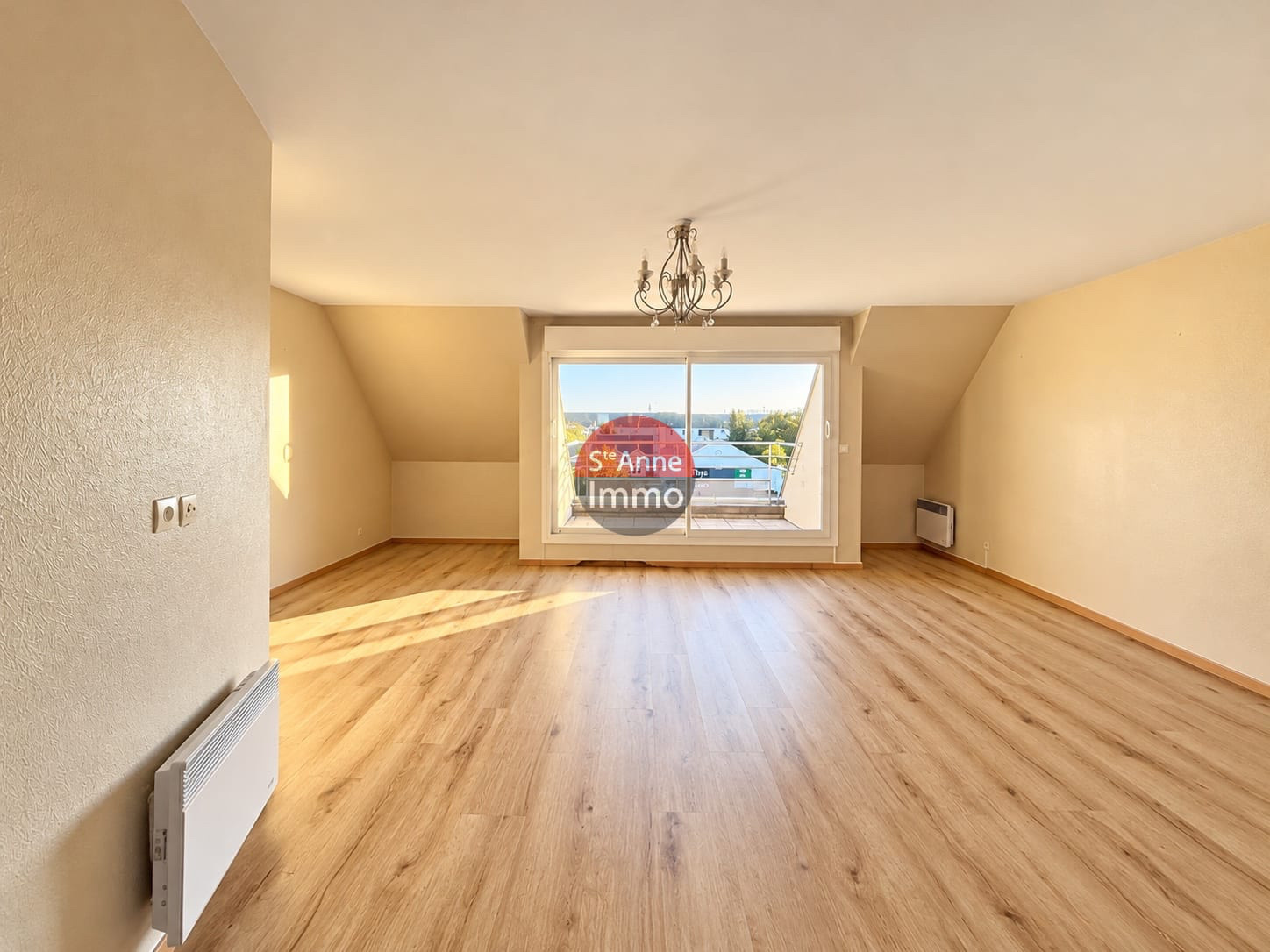 Immo80 – L'immobilier à Amiens et dans la Somme-AMIENS – QUARTIER HENRIVILLE – T4 – 3 CHAMBRES – BUREAU – TERRASSE/BALCON – 2 PLACES DE PARKINGS