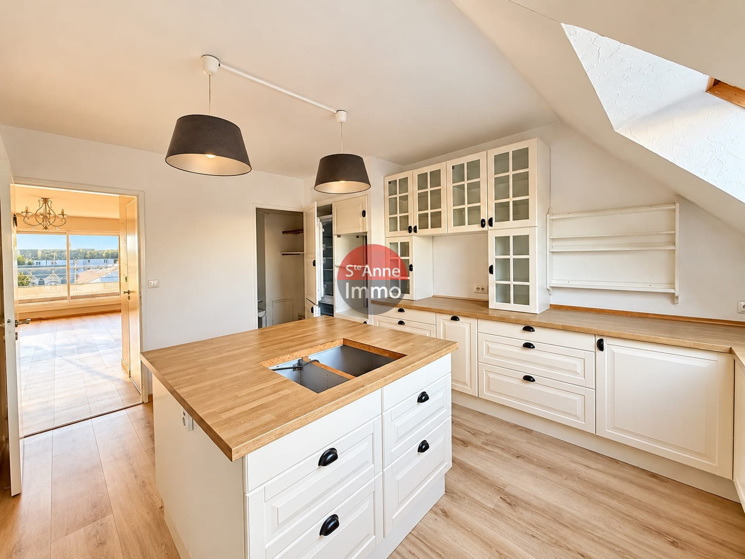 Immo80 – L'immobilier à Amiens et dans la Somme-AMIENS – QUARTIER HENRIVILLE – T4 – 3 CHAMBRES – BUREAU – TERRASSE/BALCON – 2 PLACES DE PARKINGS
