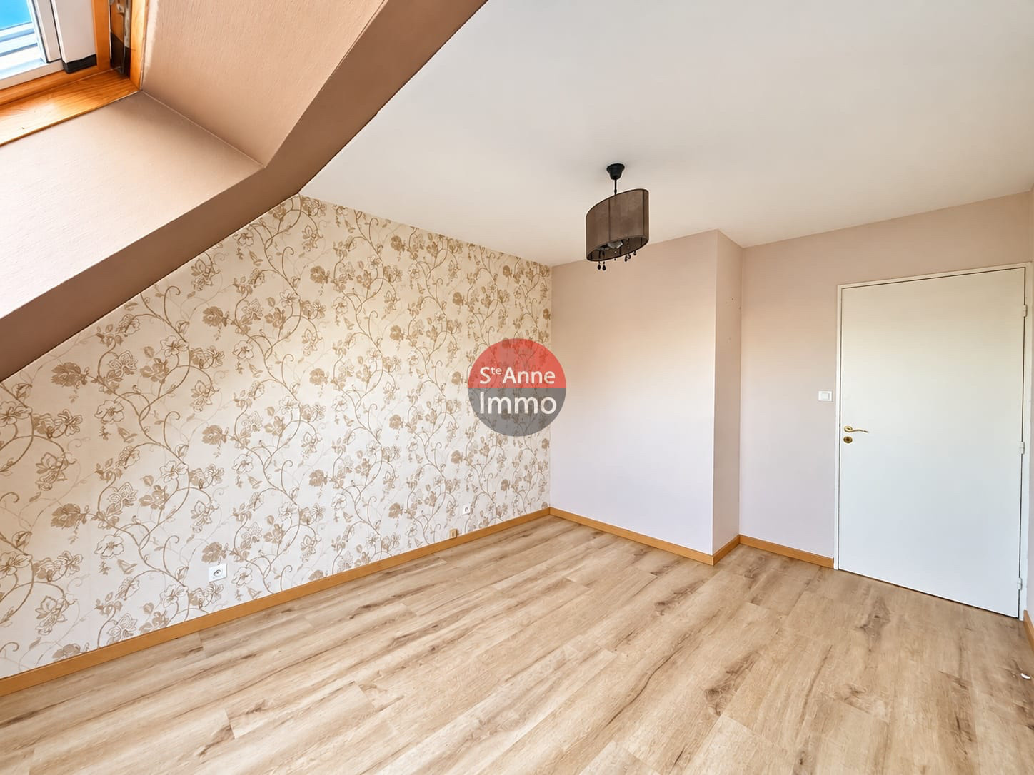 Immo80 – L'immobilier à Amiens et dans la Somme-AMIENS – QUARTIER HENRIVILLE – T4 – 3 CHAMBRES – BUREAU – TERRASSE/BALCON – 2 PLACES DE PARKINGS