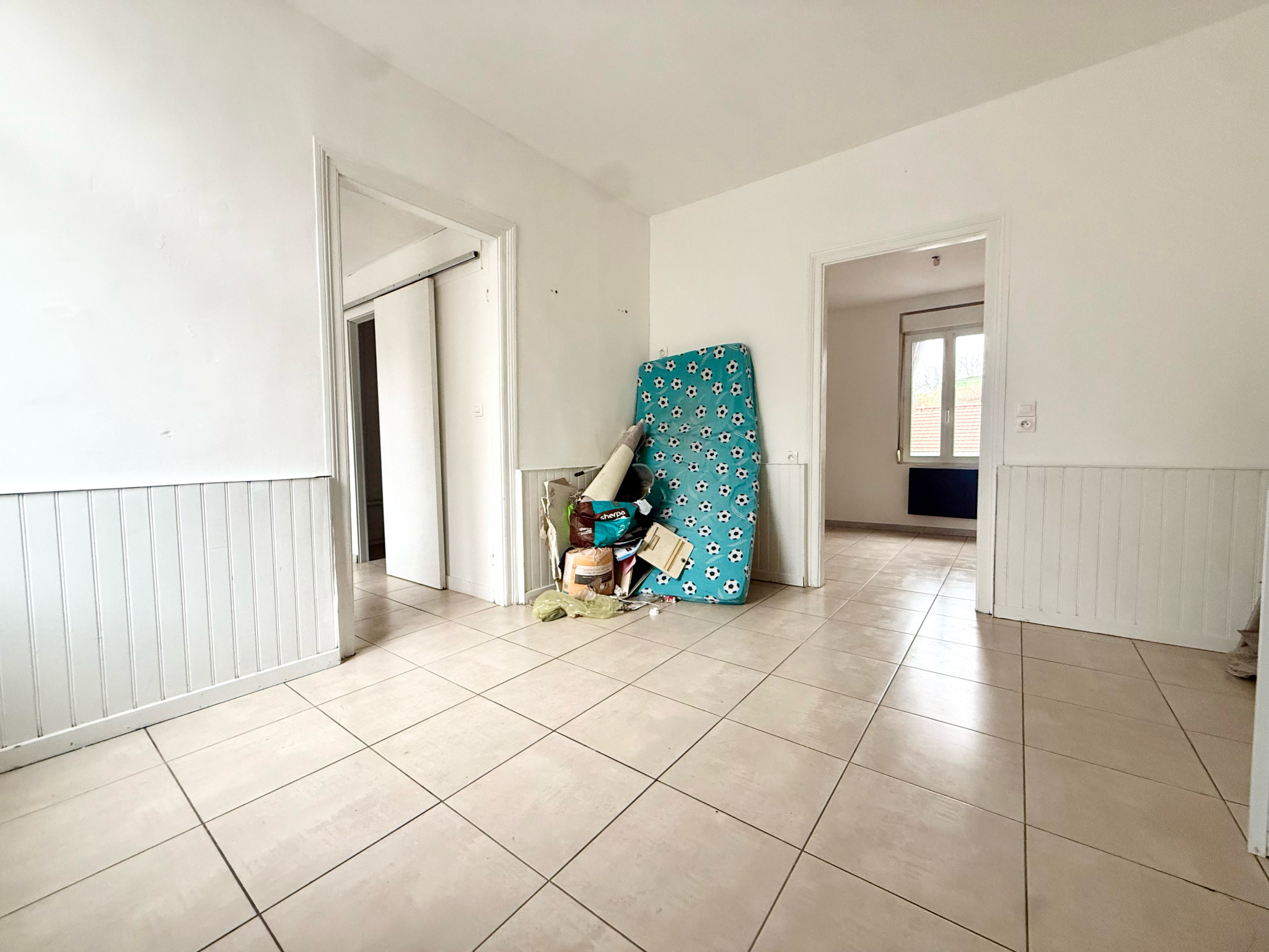 Immo80 – L'immobilier à Amiens et dans la Somme-BEAUVAL – MAISON SEMI MITOYENNE – 2 CHAMBRES – PAS DE COUR – CAVE