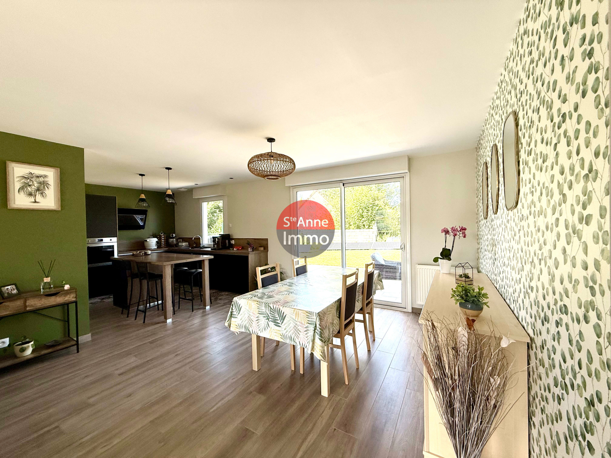 Immo80 – L'immobilier à Amiens et dans la Somme-VRELY – PAVILLON INDIVIDUELLE – 106m2 – PLAIN PIED – 3 CHAMBRES – GARAGE – JARDIN – COUR – TERRASSE