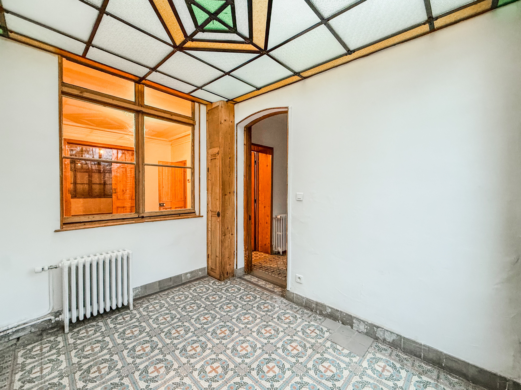 Immo80 – L'immobilier à Amiens et dans la Somme-AMIENS – QUARTIER SAINT ACHEUL – MAISON ANGLAISE – AMIÉNOISE  – 3 CHAMBRES – 1 BUREAU – JARDIN – COUR – DEPEND