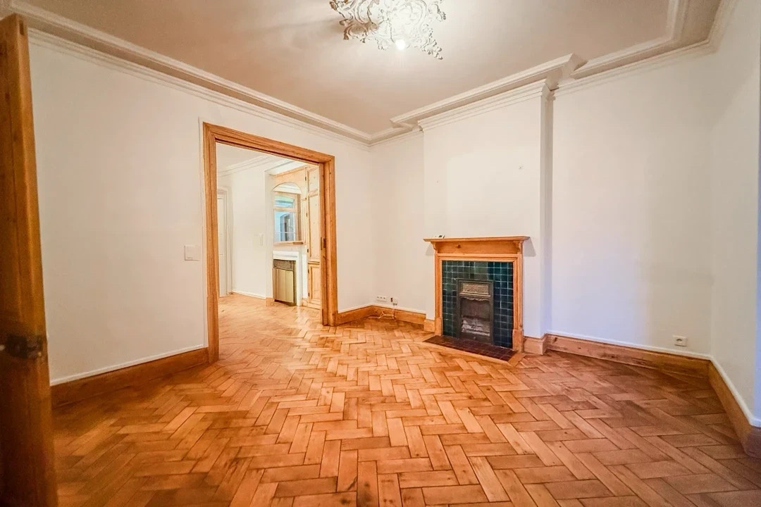 Immo80 – L'immobilier à Amiens et dans la Somme-AMIENS – QUARTIER SAINT ACHEUL – MAISON ANGLAISE – AMIÉNOISE  – 3 CHAMBRES – 1 BUREAU – JARDIN – COUR – DEPEND