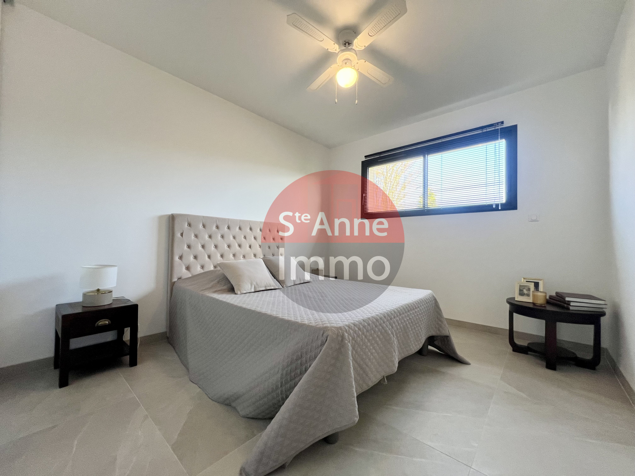 Immo80 – L'immobilier à Amiens et dans la Somme-SAINT FUSCIEN – PAVILLON INDIVIDUEL DE PLAIN PIED – 4 CHAMBRES – JARDIN – TERRASSE – DOUBLE GARAGES