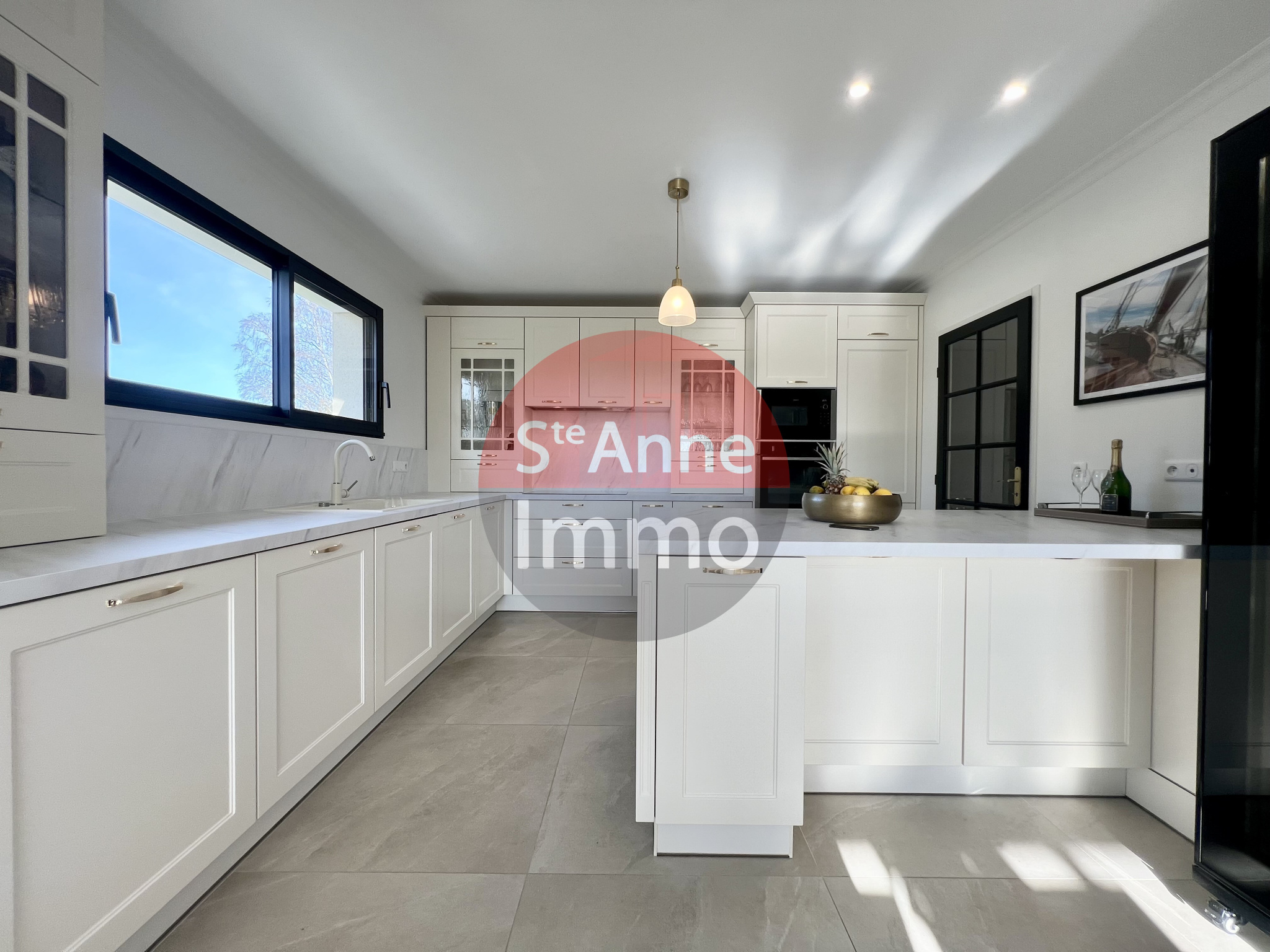 Immo80 – L'immobilier à Amiens et dans la Somme-SAINT FUSCIEN – PAVILLON INDIVIDUEL DE PLAIN PIED – 4 CHAMBRES – JARDIN – TERRASSE – DOUBLE GARAGES