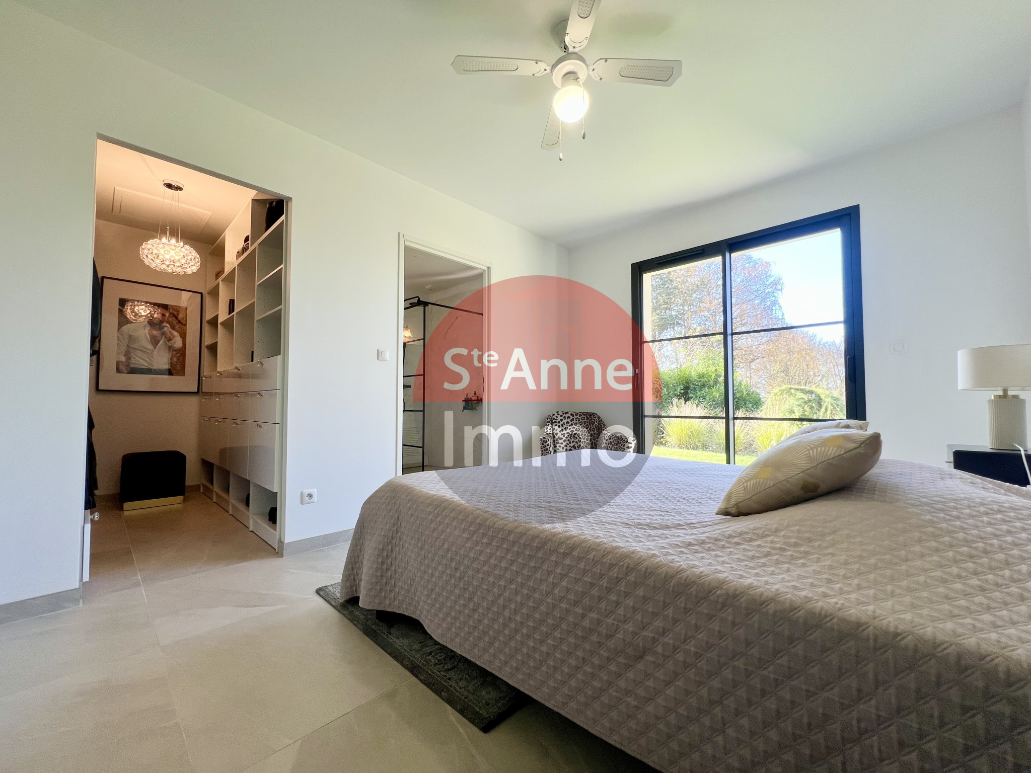 Immo80 – L'immobilier à Amiens et dans la Somme-SAINT FUSCIEN – PAVILLON INDIVIDUEL DE PLAIN PIED – 4 CHAMBRES – JARDIN – TERRASSE – DOUBLE GARAGES