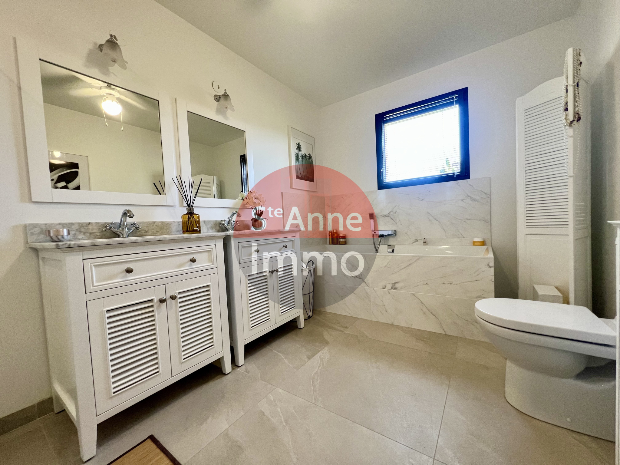 Immo80 – L'immobilier à Amiens et dans la Somme-SAINT FUSCIEN – PAVILLON INDIVIDUEL DE PLAIN PIED – 4 CHAMBRES – JARDIN – TERRASSE – DOUBLE GARAGES