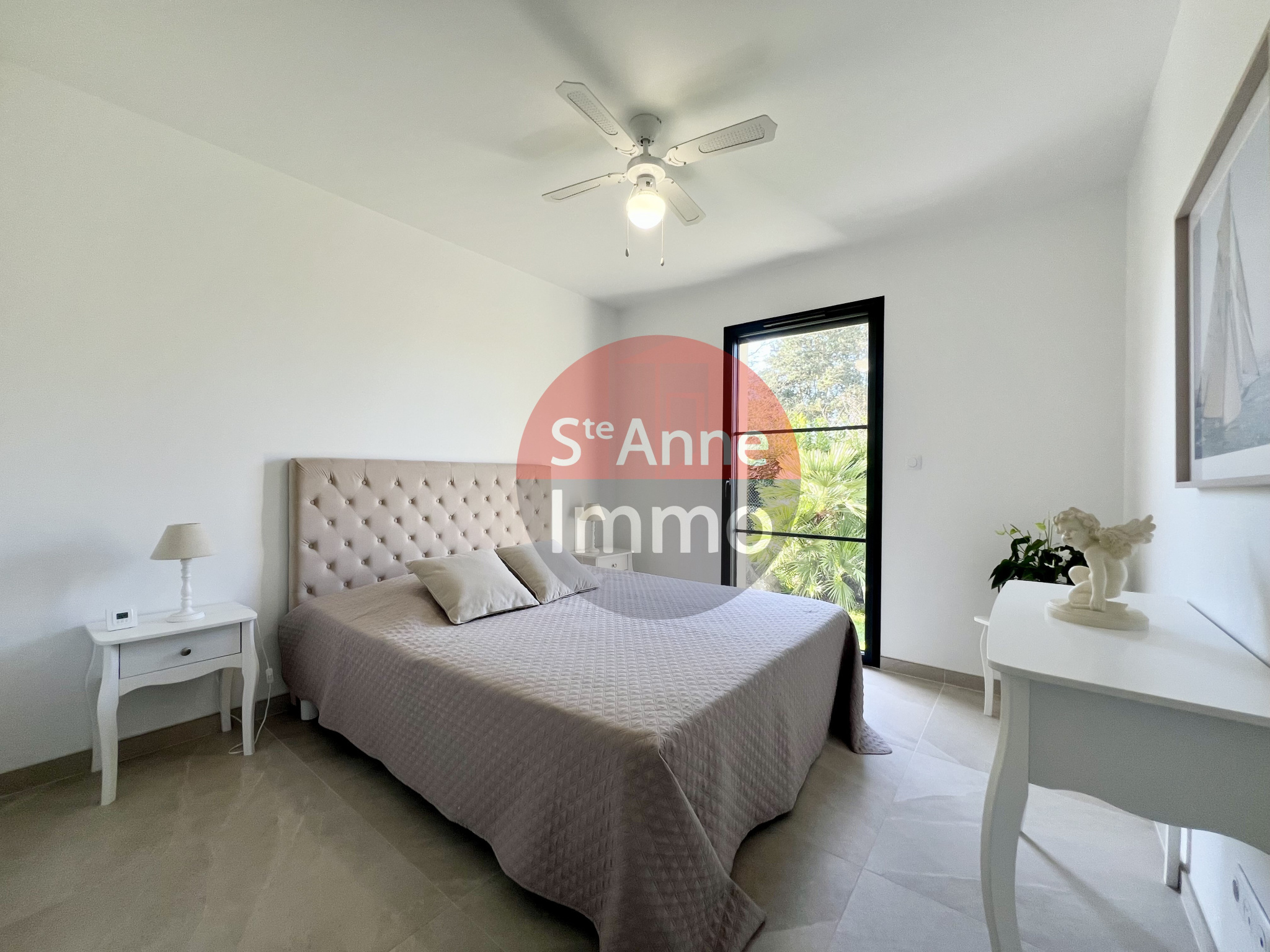 Immo80 – L'immobilier à Amiens et dans la Somme-SAINT FUSCIEN – PAVILLON INDIVIDUEL DE PLAIN PIED – 4 CHAMBRES – JARDIN – TERRASSE – DOUBLE GARAGES