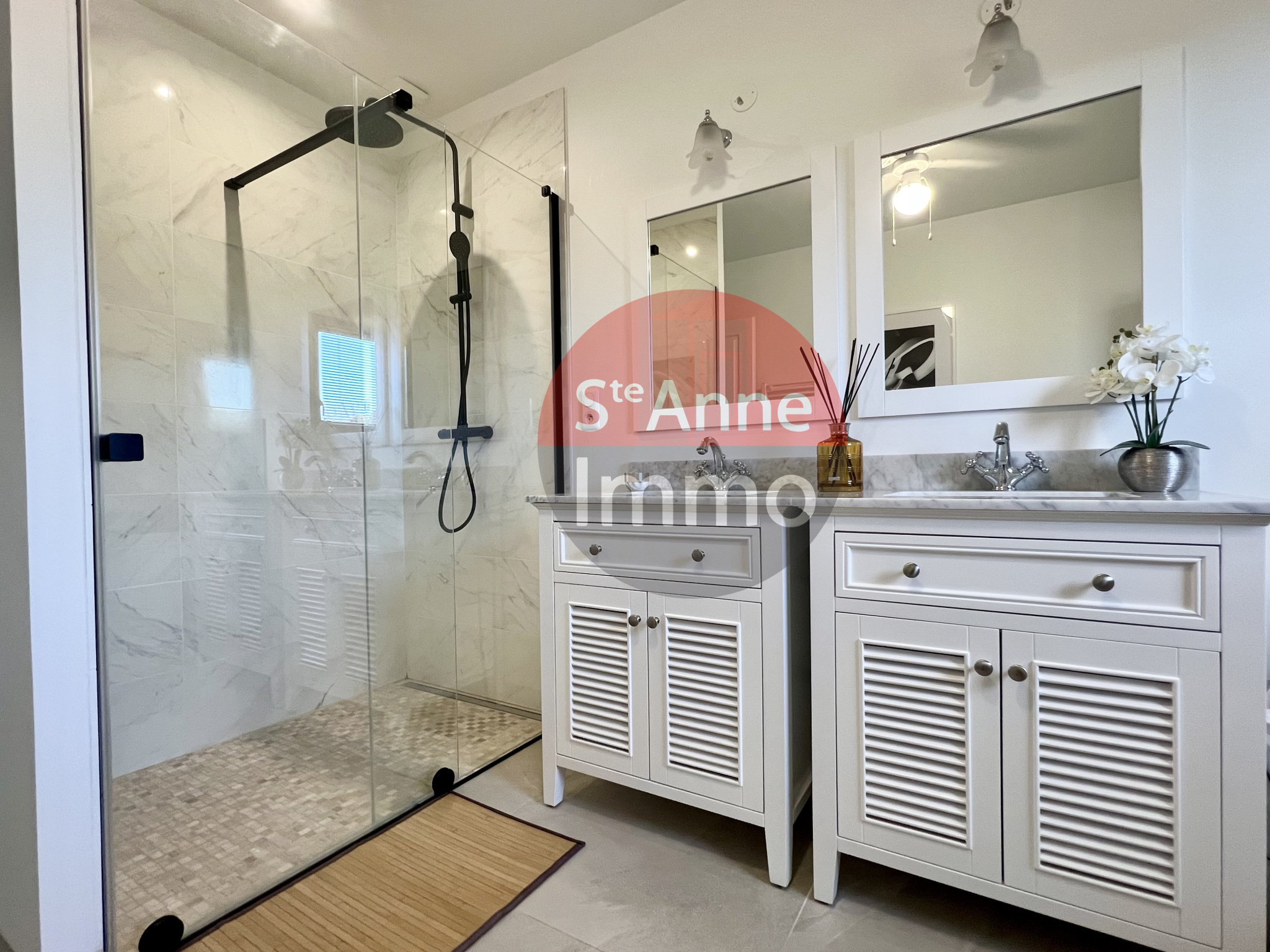 Immo80 – L'immobilier à Amiens et dans la Somme-SAINT FUSCIEN – PAVILLON INDIVIDUEL DE PLAIN PIED – 4 CHAMBRES – JARDIN – TERRASSE – DOUBLE GARAGES
