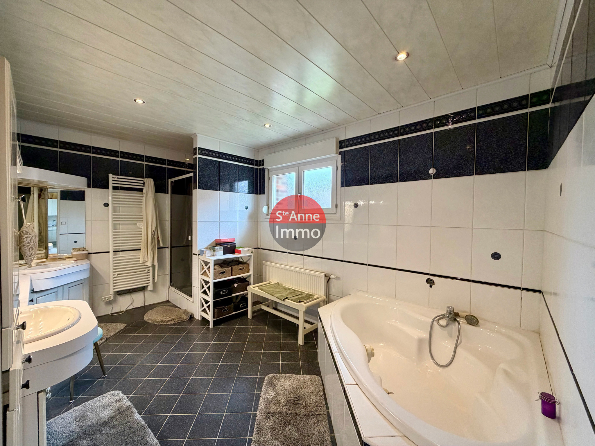 Immo80 – L'immobilier à Amiens et dans la Somme-MIRAUMONT – MAISON 165m2 – 3 CHAMBRES – AUTONOMIE DE PLAIN PIED – 2 STUDIOS – JARDIN – GARAGE – DEPENDANCES