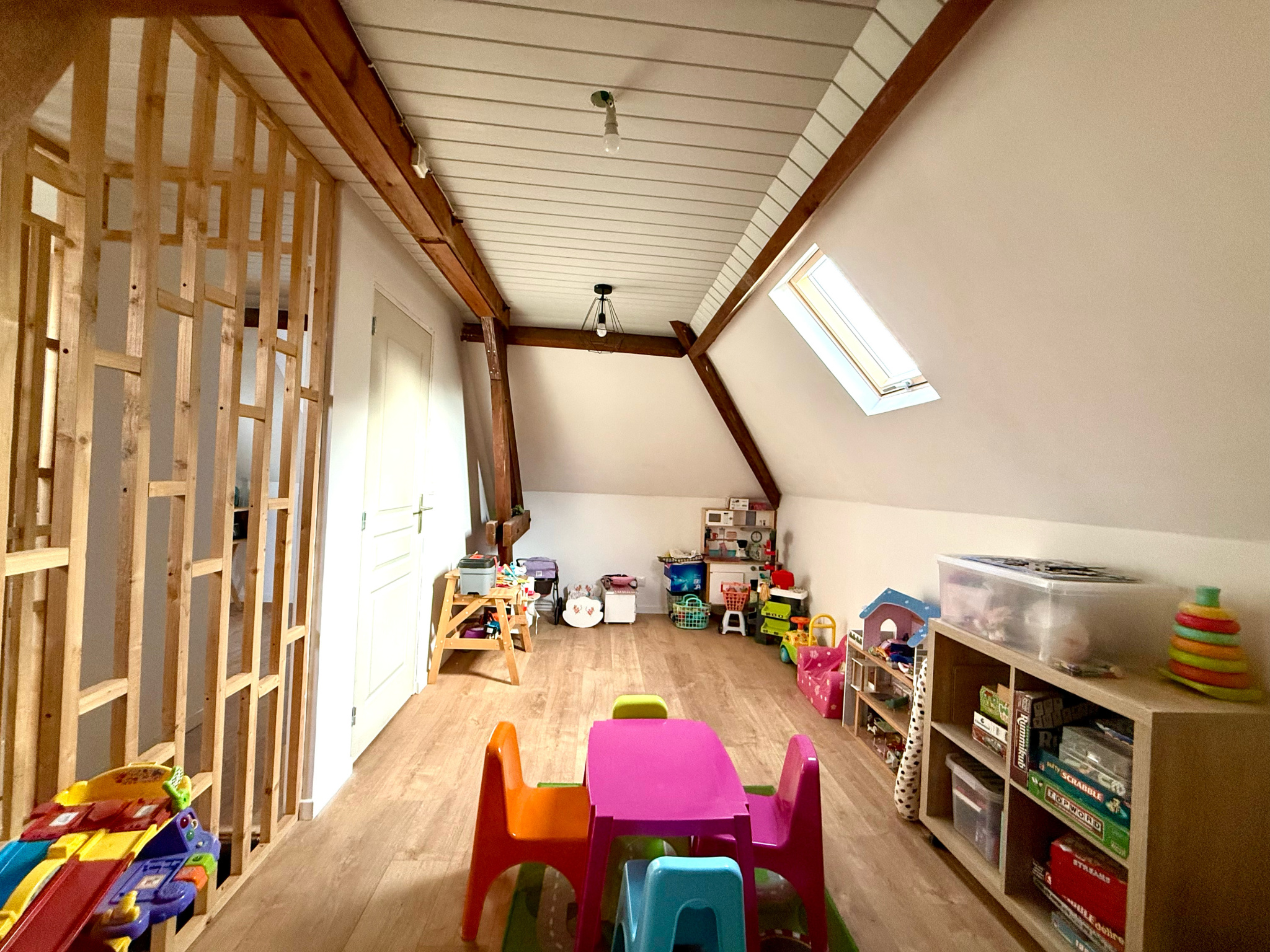 Immo80 – L'immobilier à Amiens et dans la Somme-BAYONVILLERS – MAISON INDIVIDUELLE – 3 CHAMBRES – GARAGE – DEPENDANCES – TERRASSE – CAVE – JARDIN – COUR