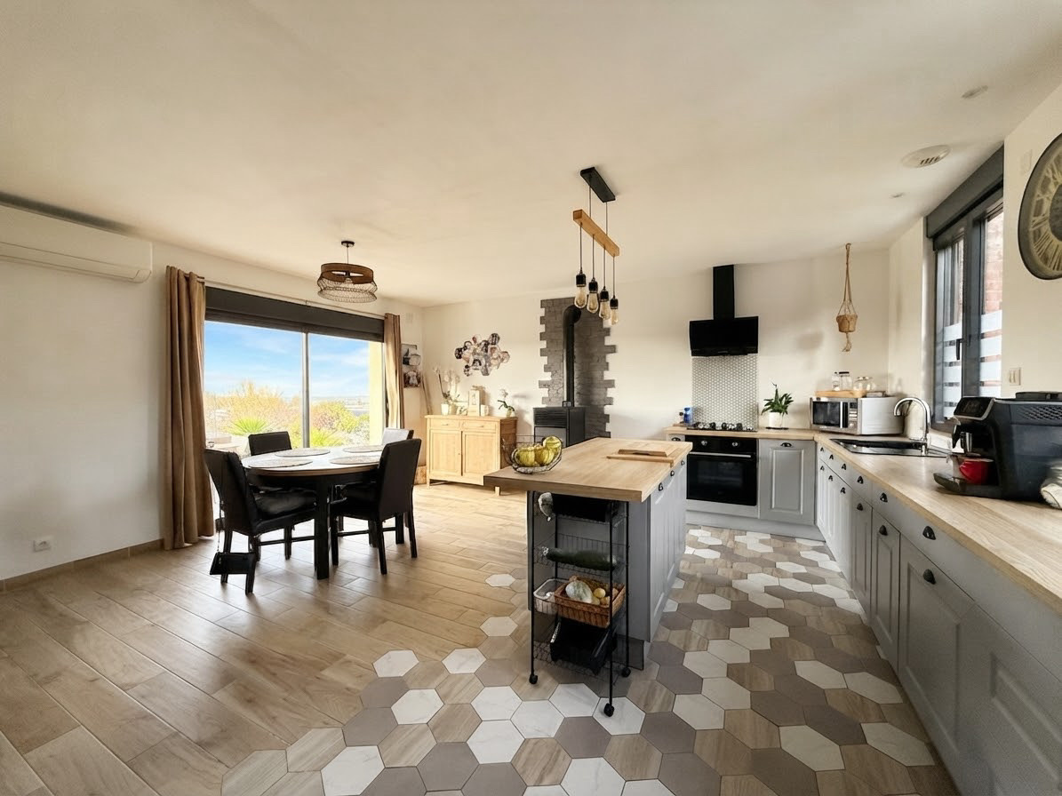 Immo80 – L'immobilier à Amiens et dans la Somme-BAYONVILLERS – MAISON INDIVIDUELLE – 3 CHAMBRES – GARAGE – DEPENDANCES – TERRASSE – CAVE – JARDIN – COUR
