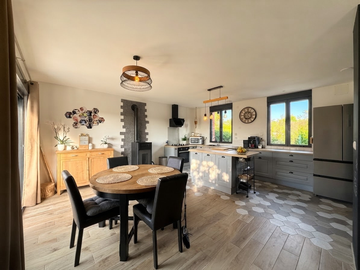 Immo80 – L'immobilier à Amiens et dans la Somme-BAYONVILLERS – MAISON INDIVIDUELLE – 3 CHAMBRES – GARAGE – DEPENDANCES – TERRASSE – CAVE – JARDIN – COUR