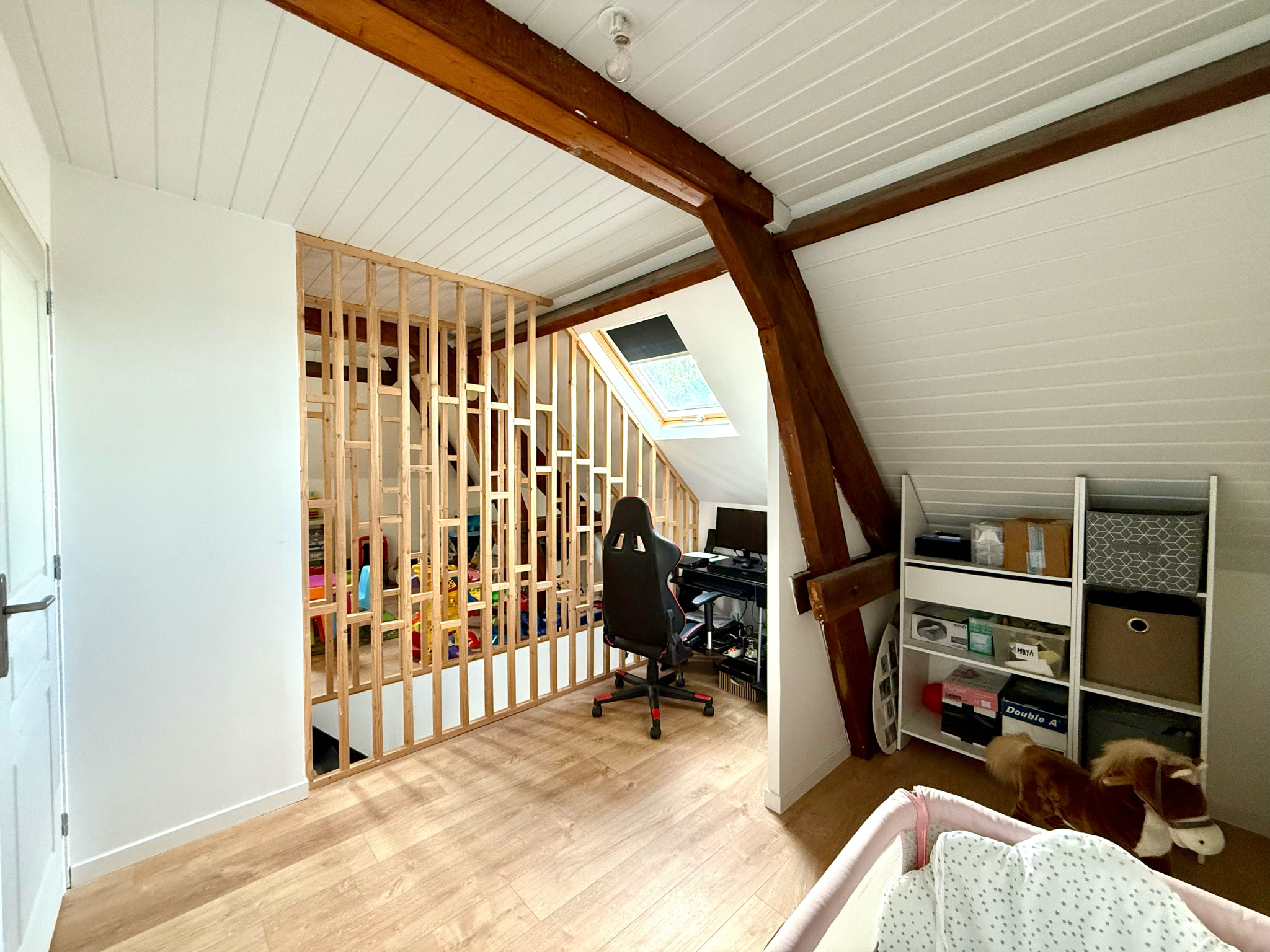 Immo80 – L'immobilier à Amiens et dans la Somme-BAYONVILLERS – MAISON INDIVIDUELLE – 3 CHAMBRES – GARAGE – DEPENDANCES – TERRASSE – CAVE – JARDIN – COUR