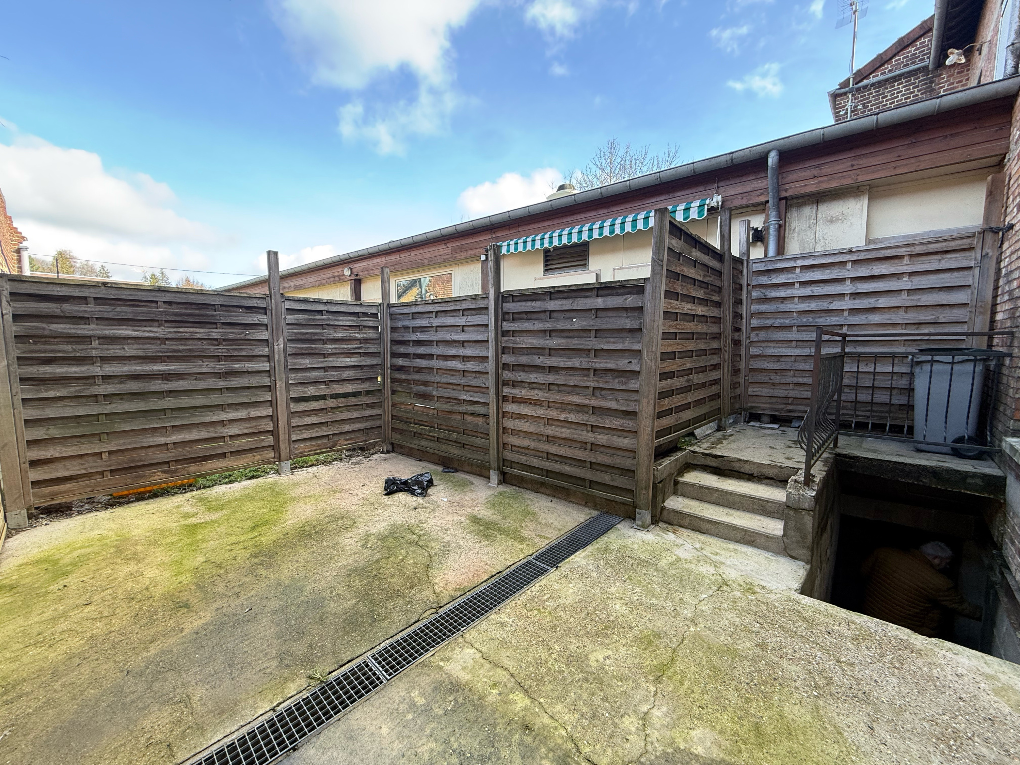 Immo80 – L'immobilier à Amiens et dans la Somme-GAMACHES – HYPER CENTRE – MAISON – 4 CHAMBRES – COUR