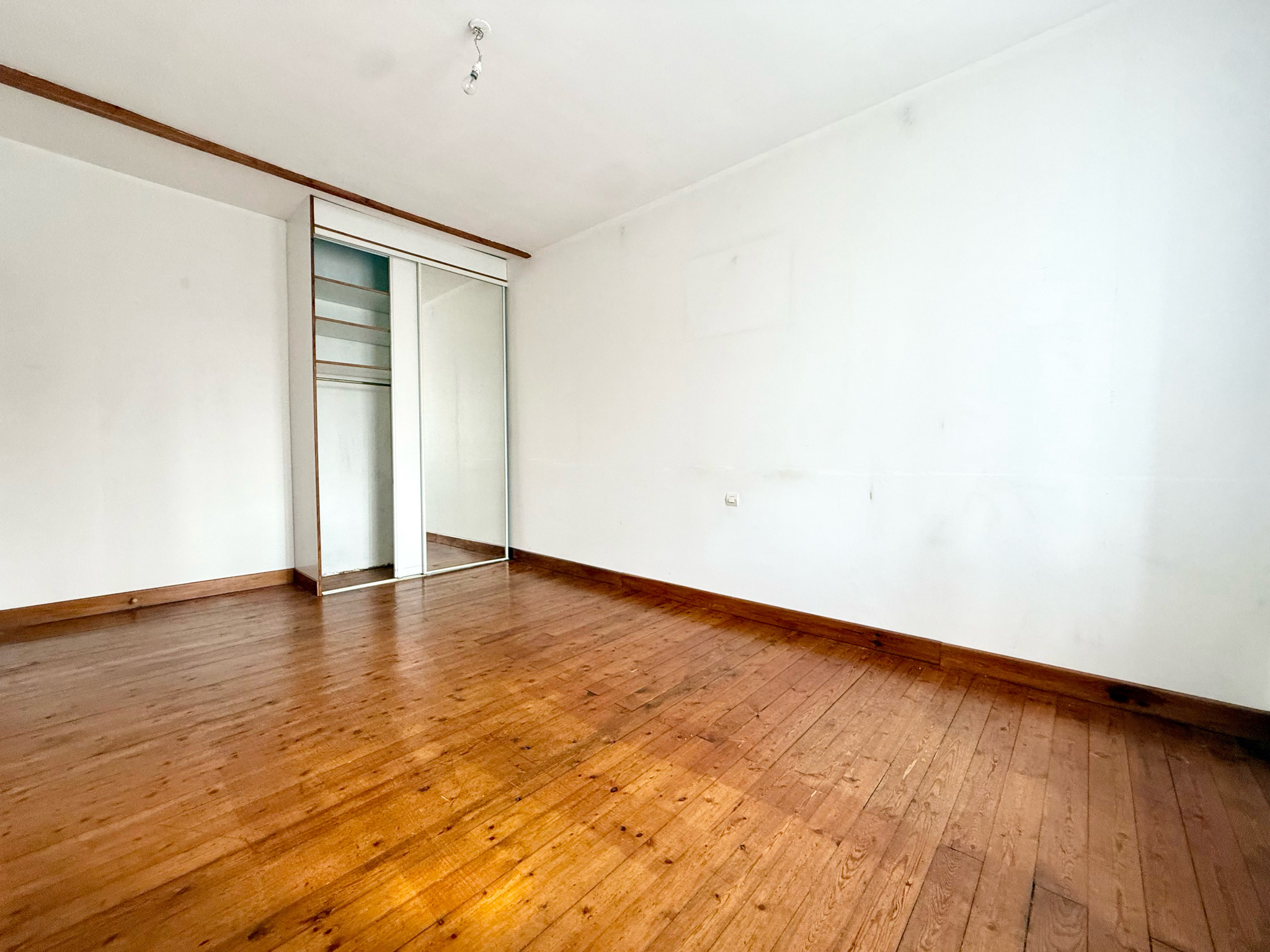 Immo80 – L'immobilier à Amiens et dans la Somme-GAMACHES – HYPER CENTRE – MAISON – 4 CHAMBRES – COUR